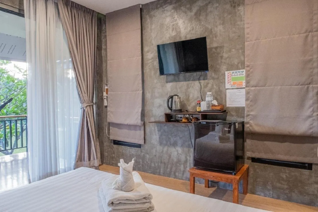 Photo of the whole room, Bed in Pai Nam Now