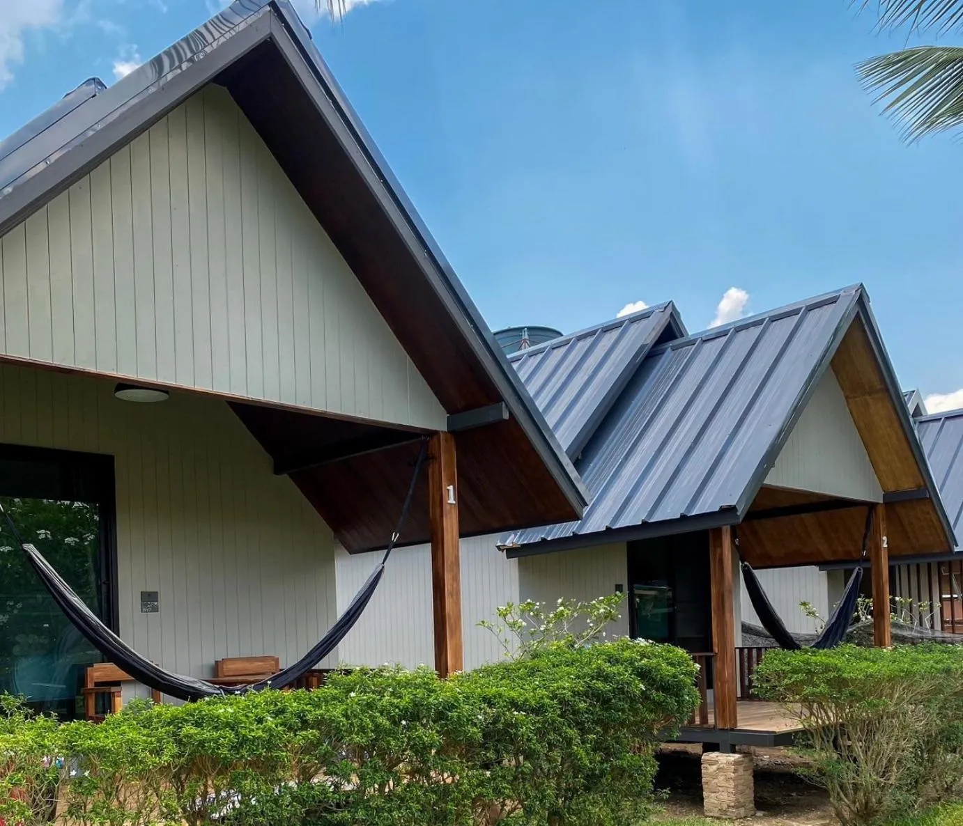 Property building in Pai Nam Now