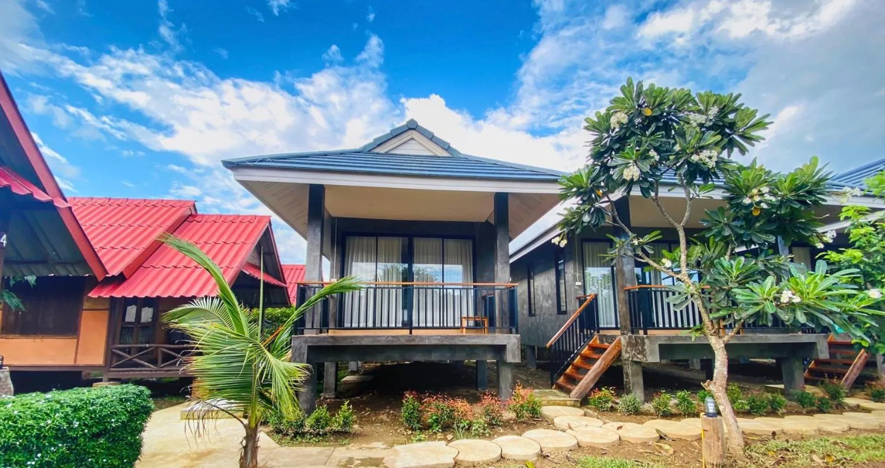 Property building in Pai Nam Now