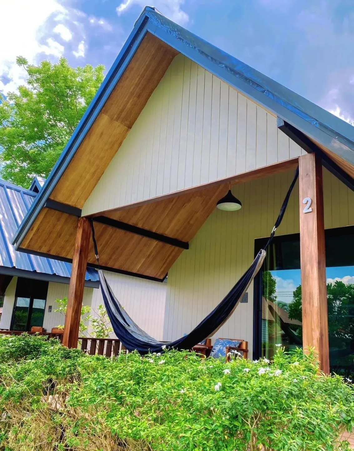 Property building in Pai Nam Now