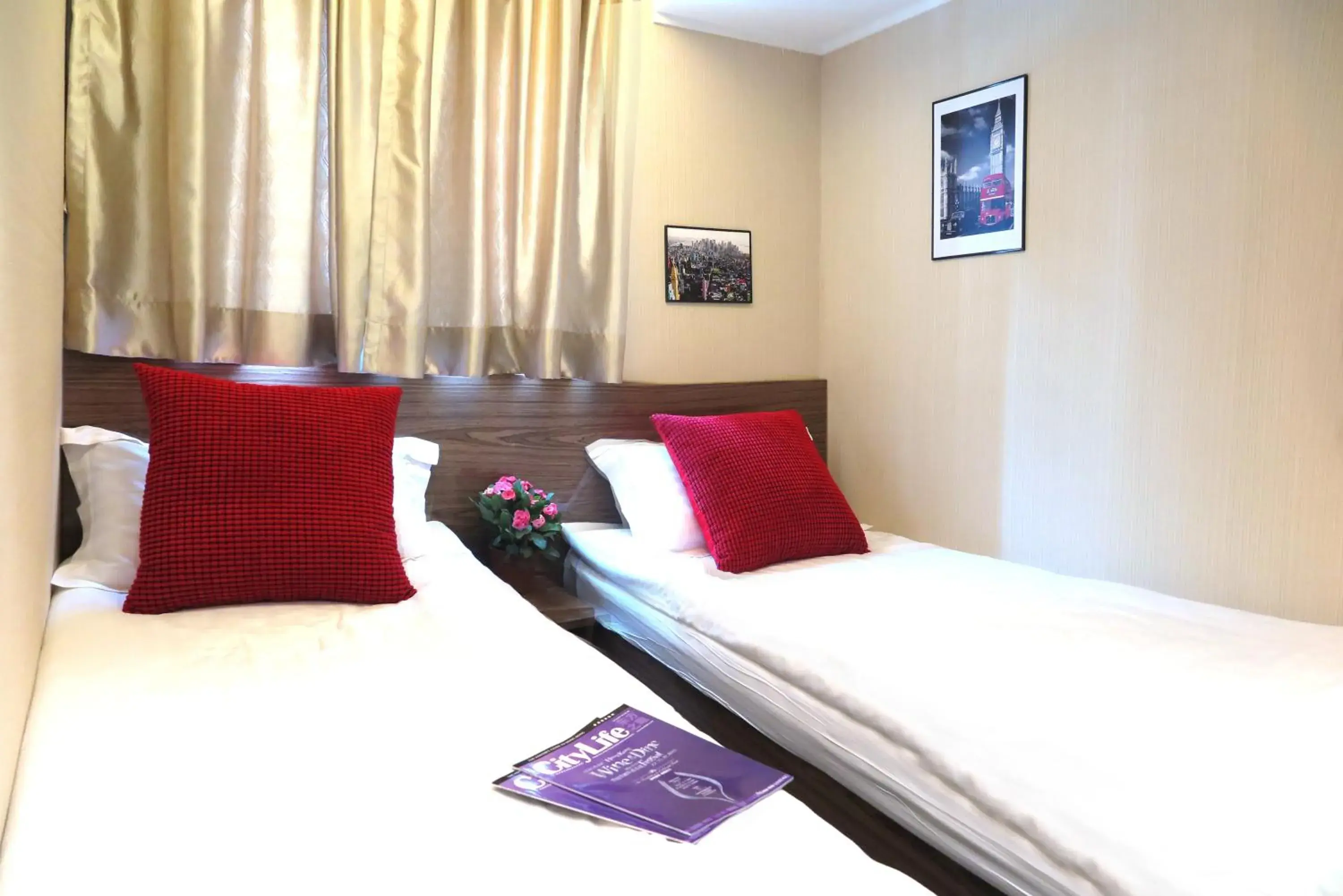 Other, Bed in Shanghai Red Other, Bed in Shanghai Red