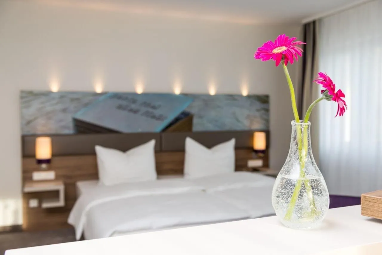 Decorative detail, Bed in Stratmanns Hotel