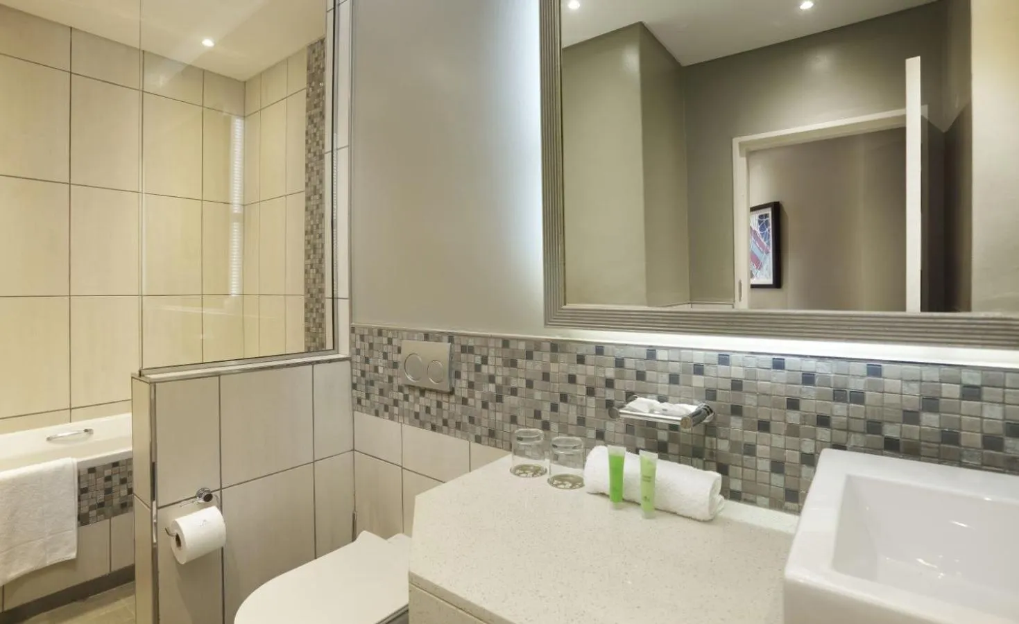 Shower in Metcourt at Khoroni