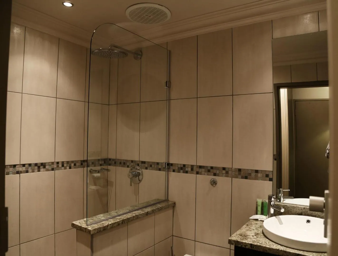 Shower in Metcourt at Khoroni