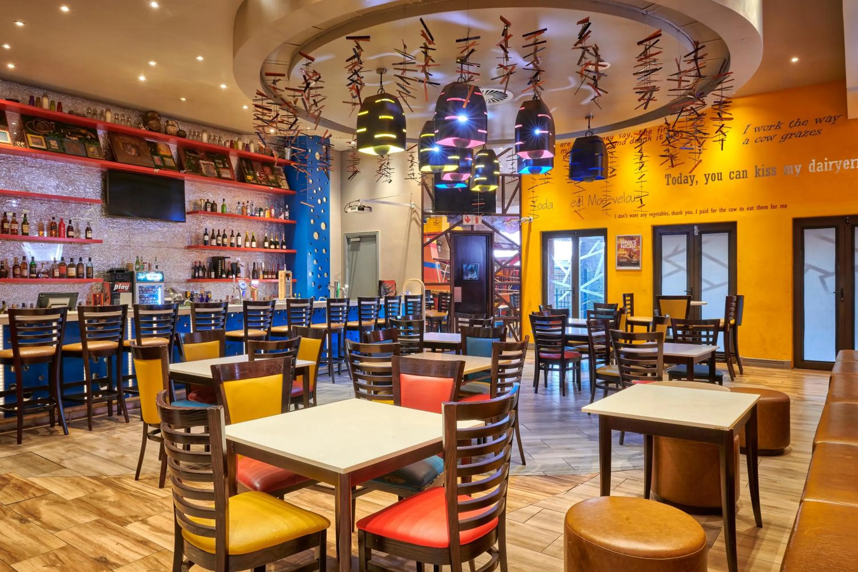 Food and drinks in Metcourt at Khoroni