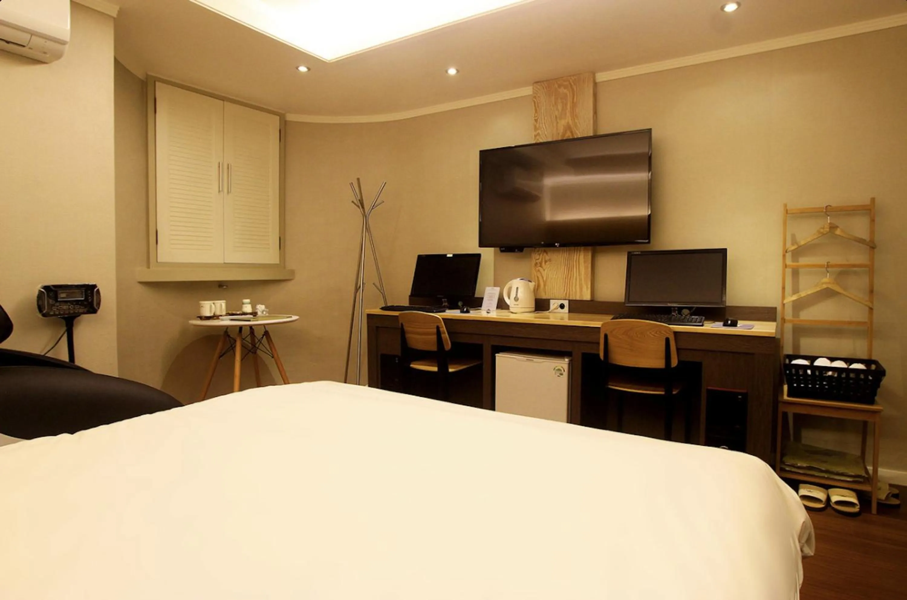 Bed in Jeonju Jawoori Hotel