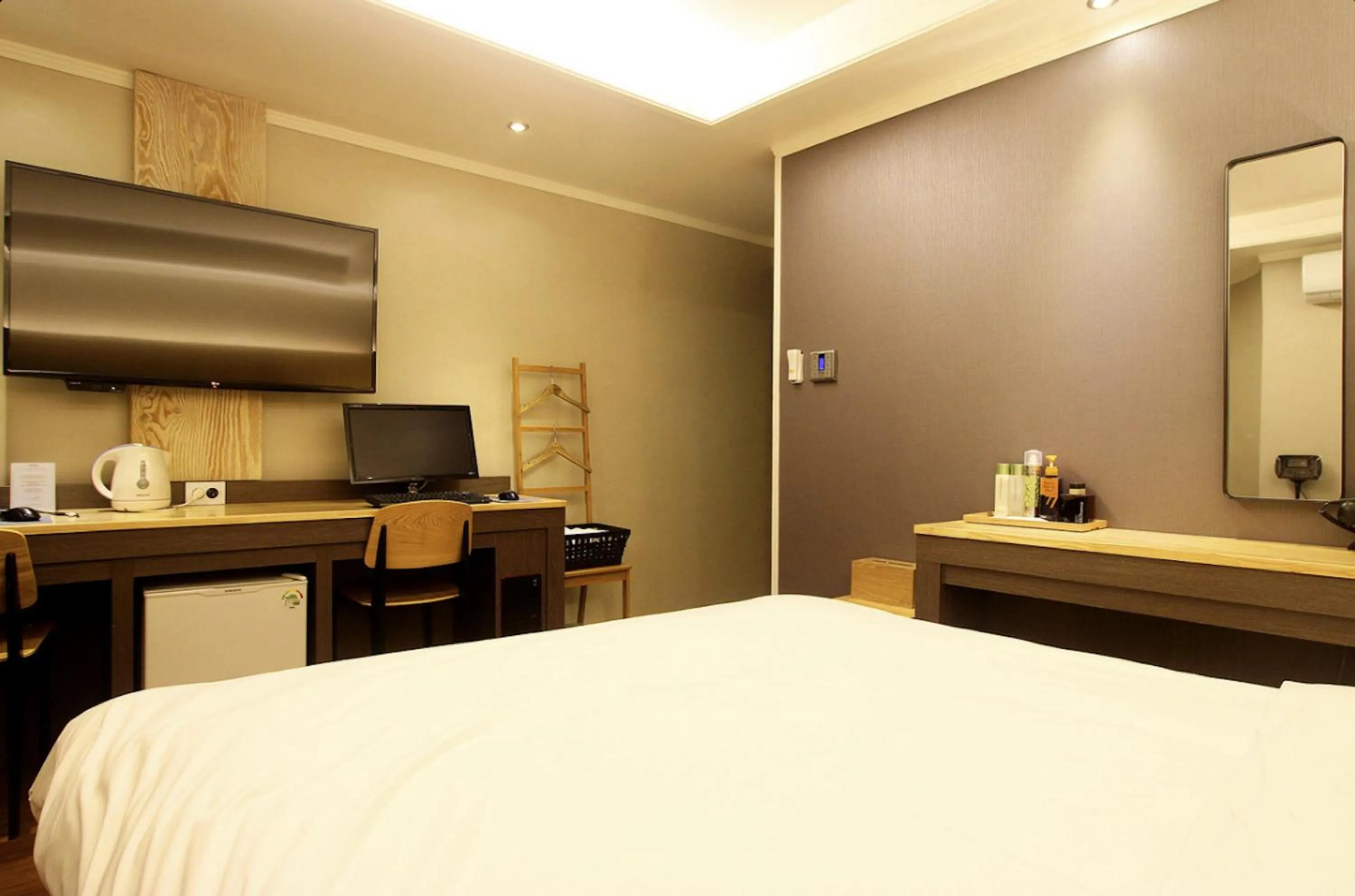 Bed in Jeonju Jawoori Hotel