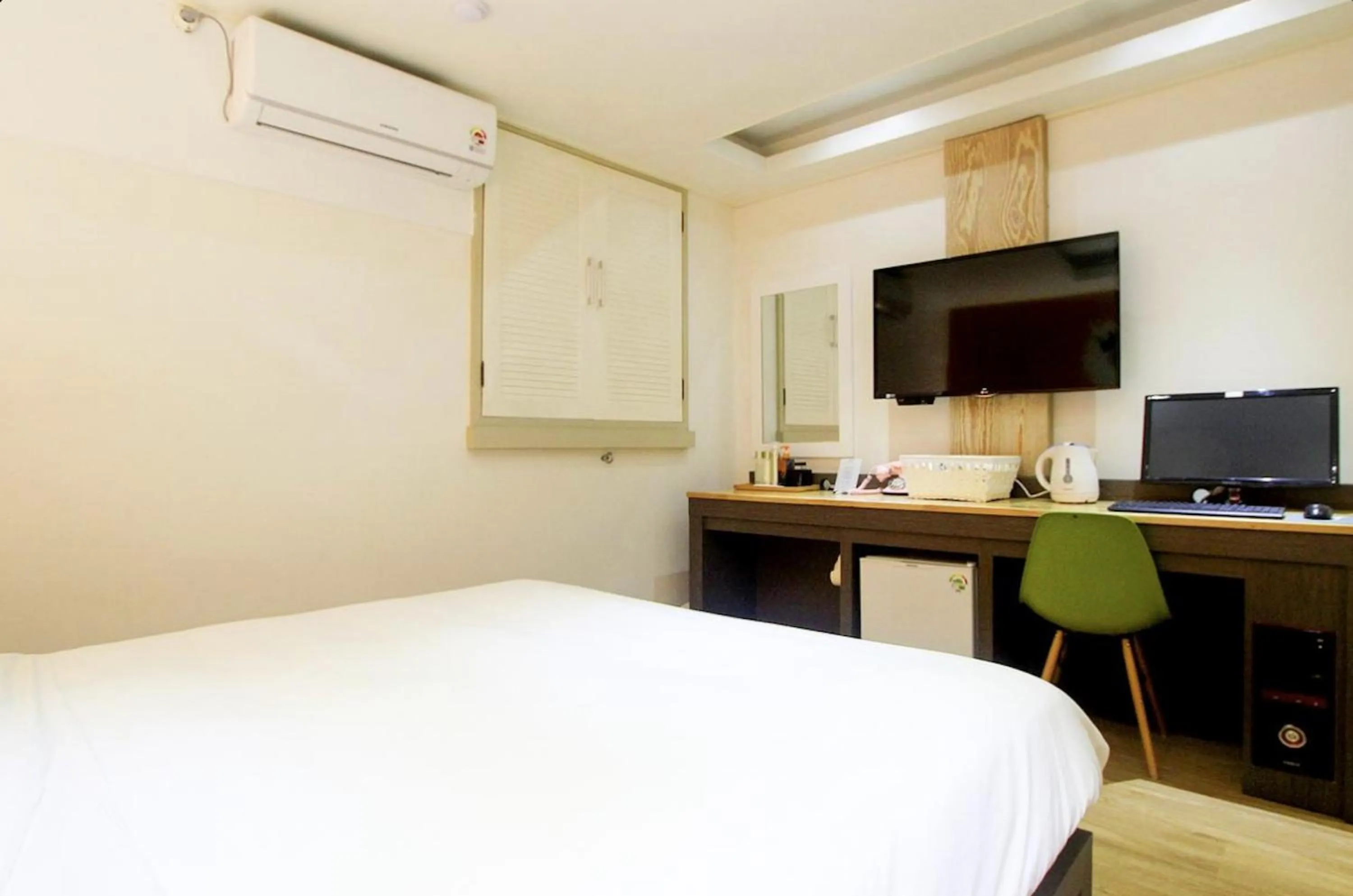 Bed in Jeonju Jawoori Hotel