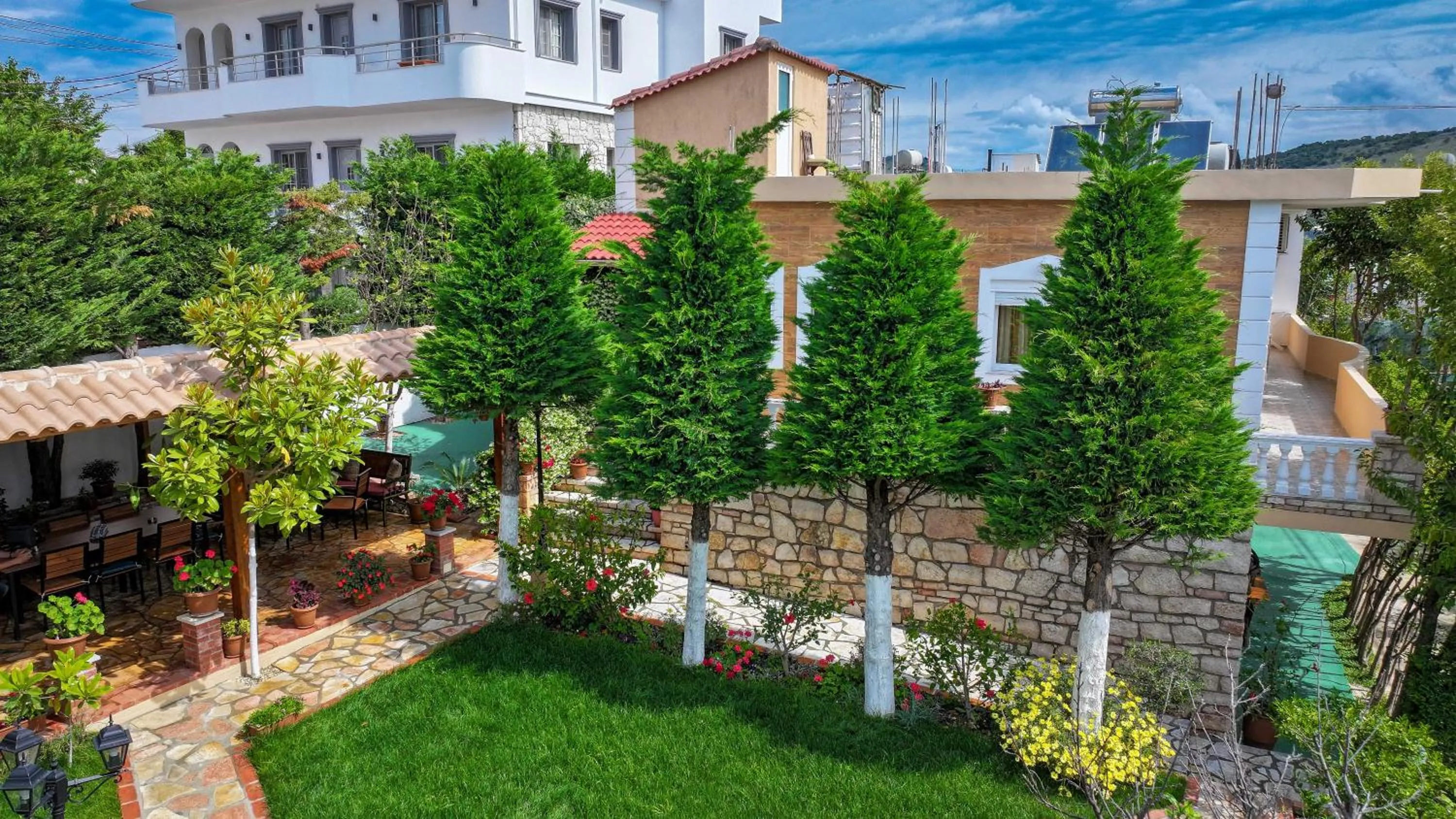 Villa M Cako