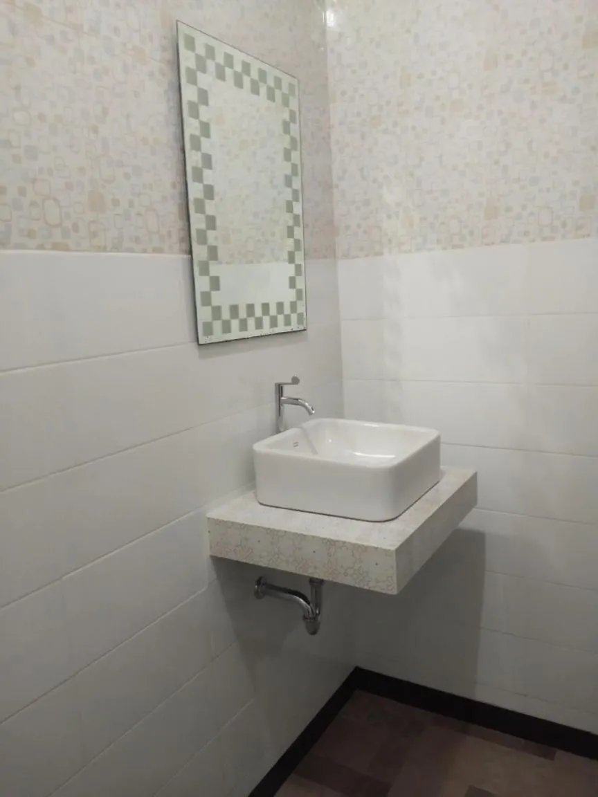 Twin Room with Private Bathroom in Tirta Yoga Inn