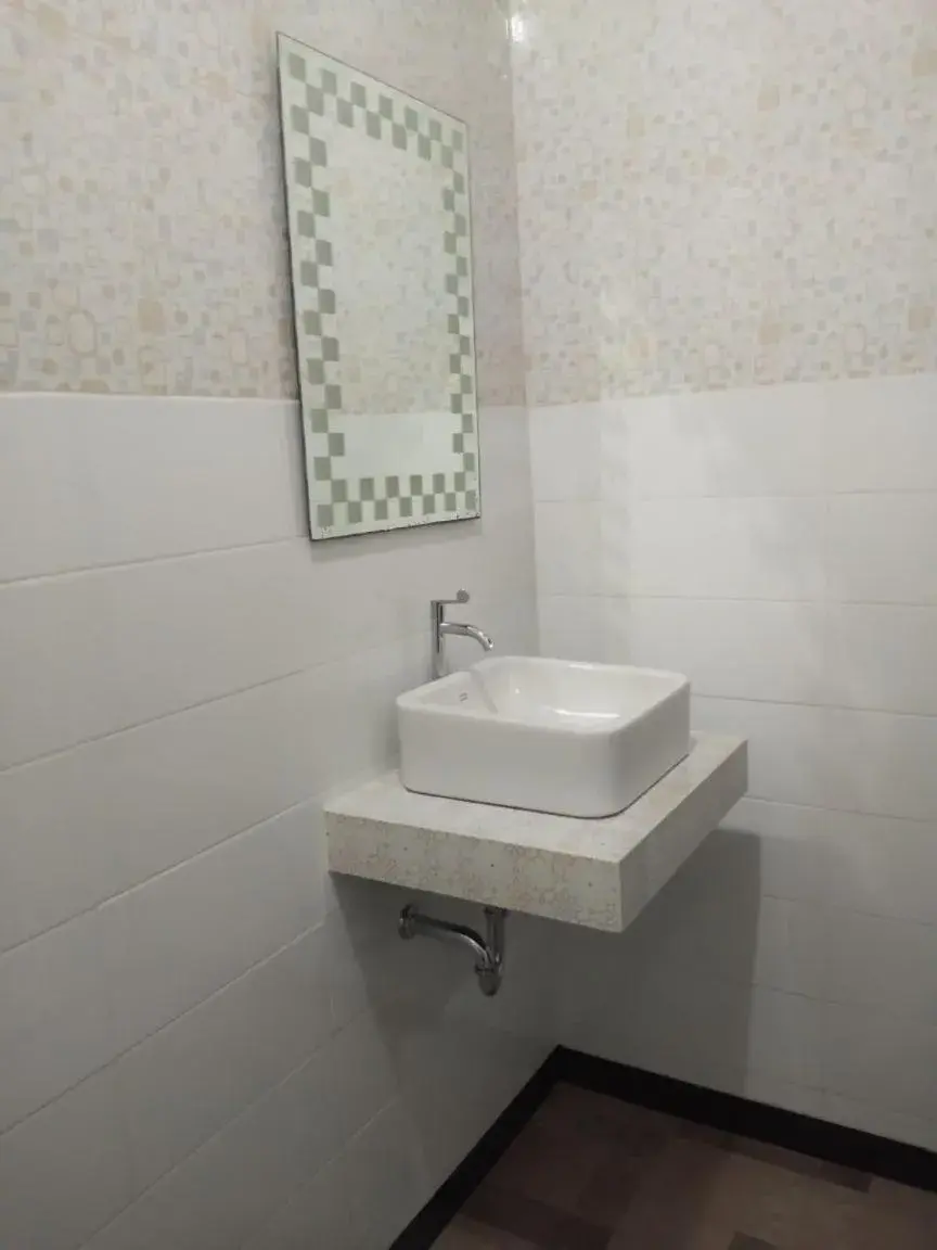 Twin Room with Private Bathroom in Tirta Yoga Inn Twin Room with Private Bathroom in Tirta Yoga Inn