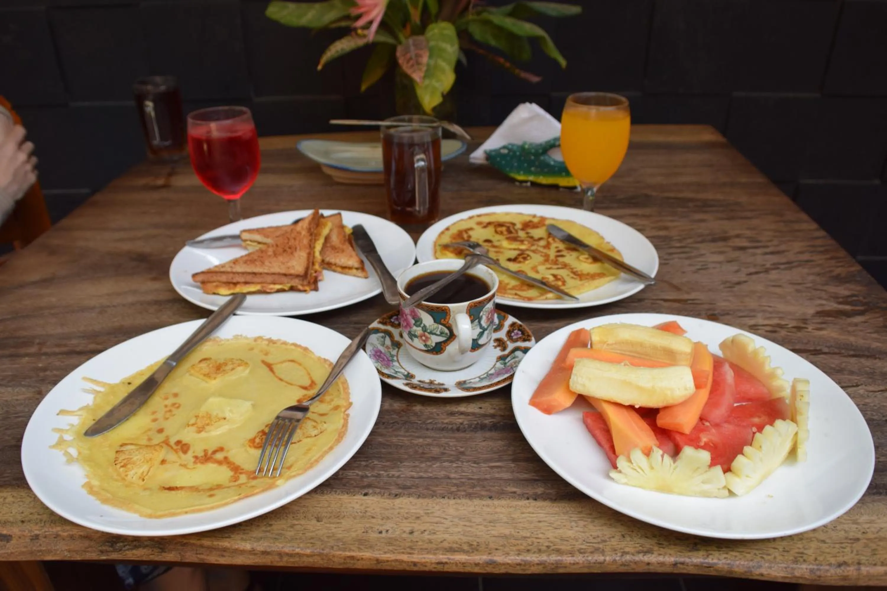 Food and drinks in Tirta Yoga Inn