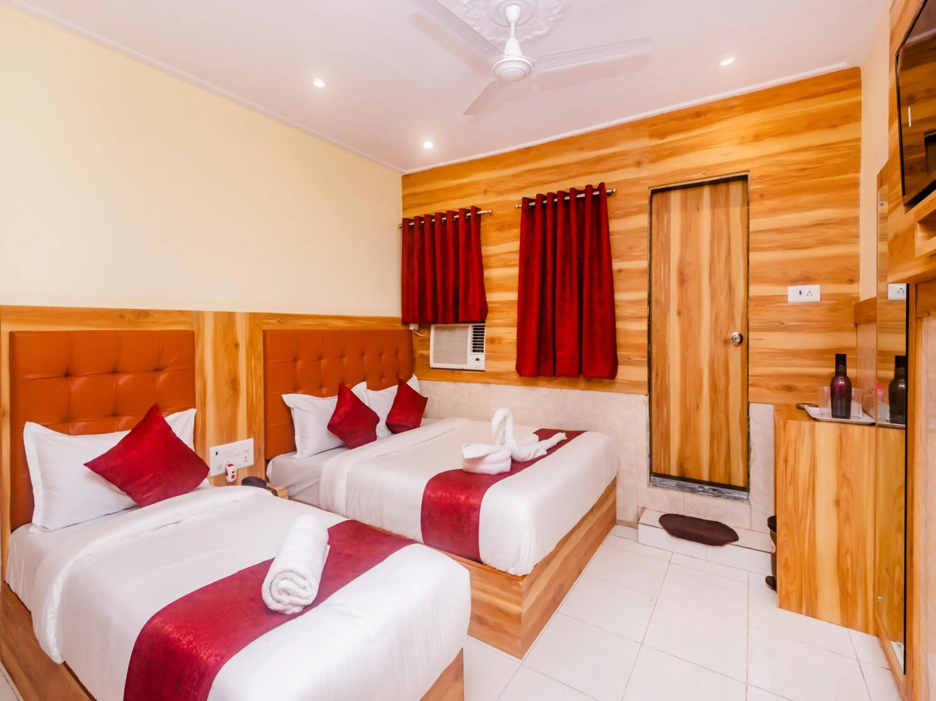 TRIPLE BED AC in Aman Hotel near CST TRIPLE BED AC in Aman Hotel near CST