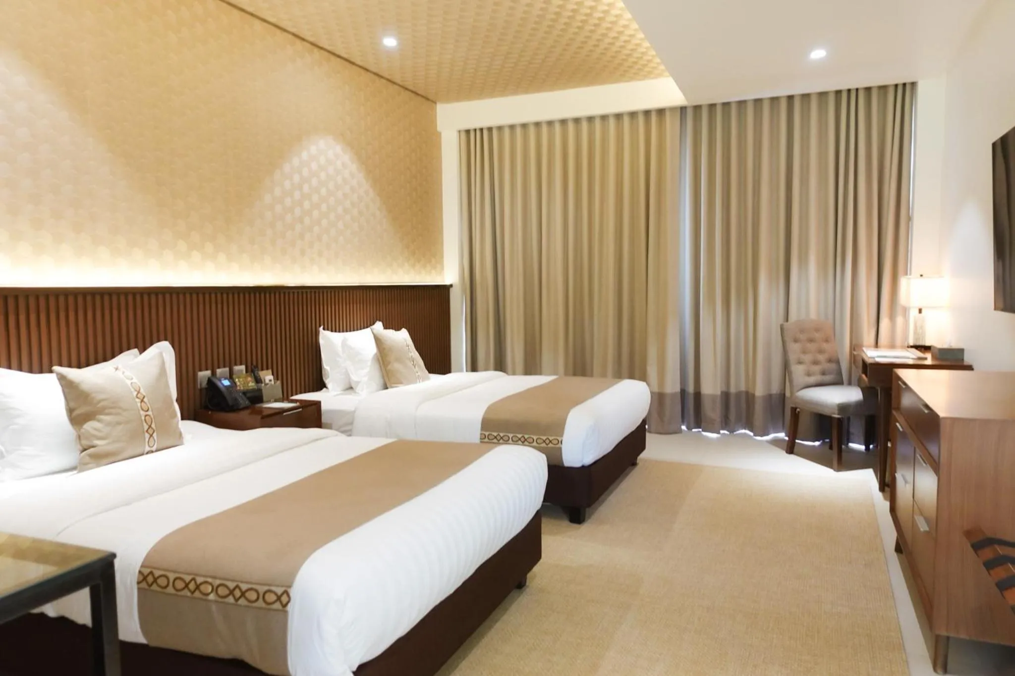 Superior Twin Room in The Tropics at MacArthur Park Resort and Convention Center
