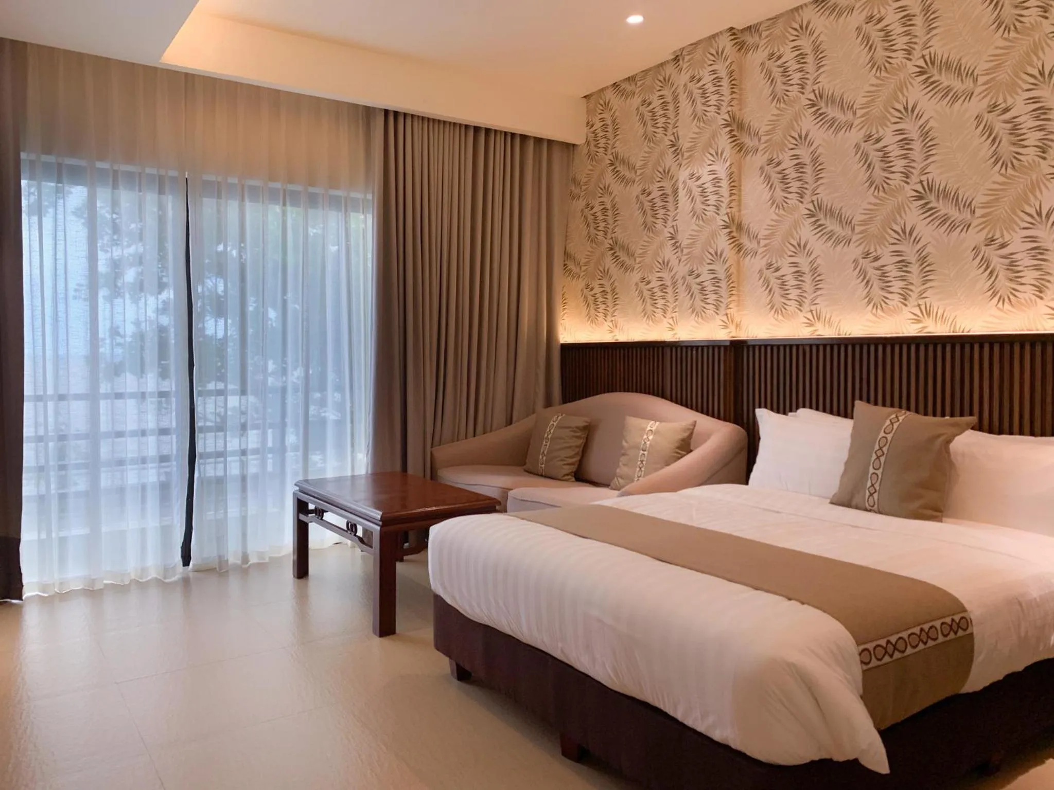 Queen Room with Sea View in The Tropics at MacArthur Park Resort and Convention Center
