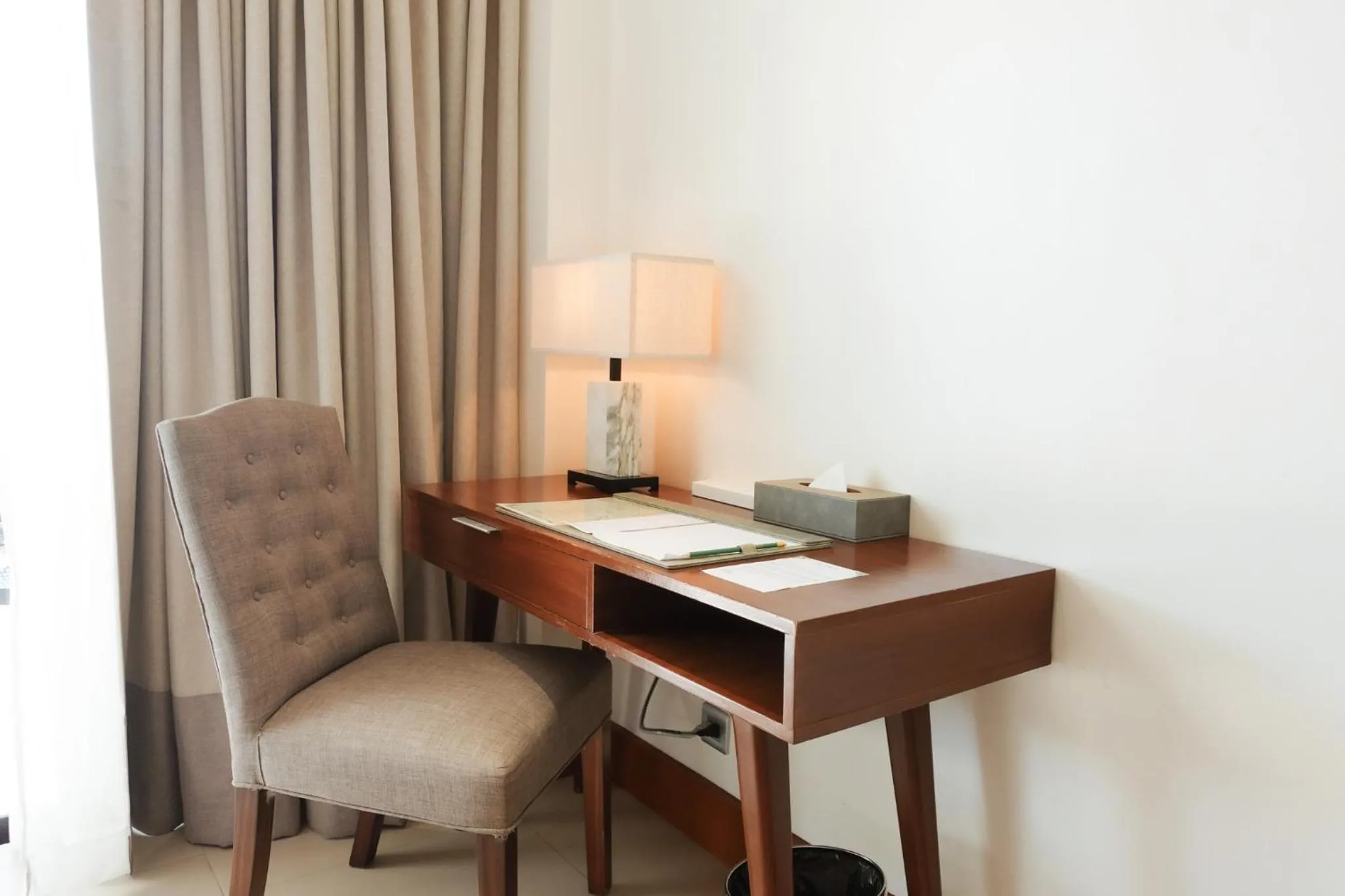 Superior Twin Room in The Tropics at MacArthur Park Resort and Convention Center