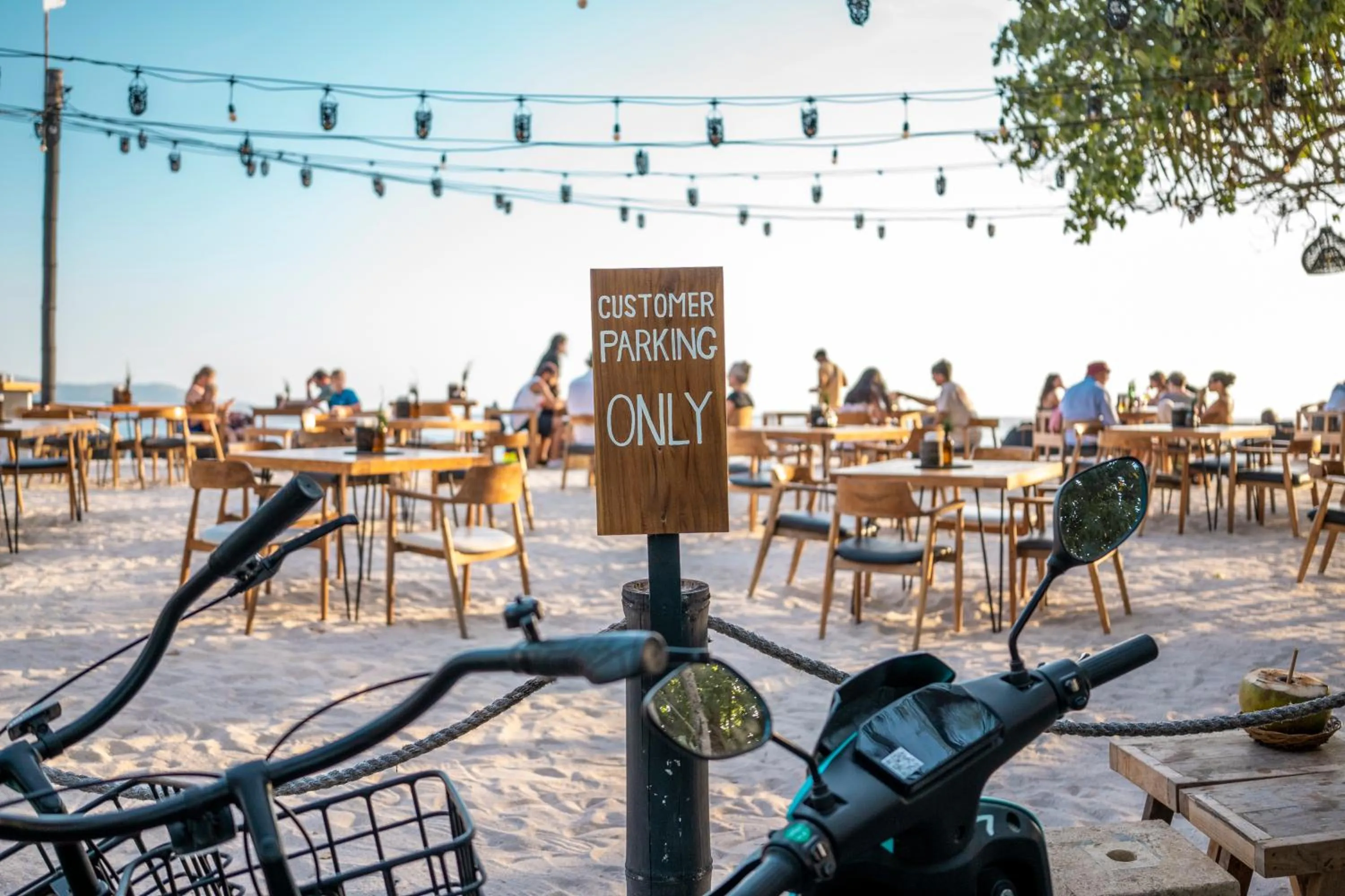 Restaurant/places to eat in Mowies On The Beach