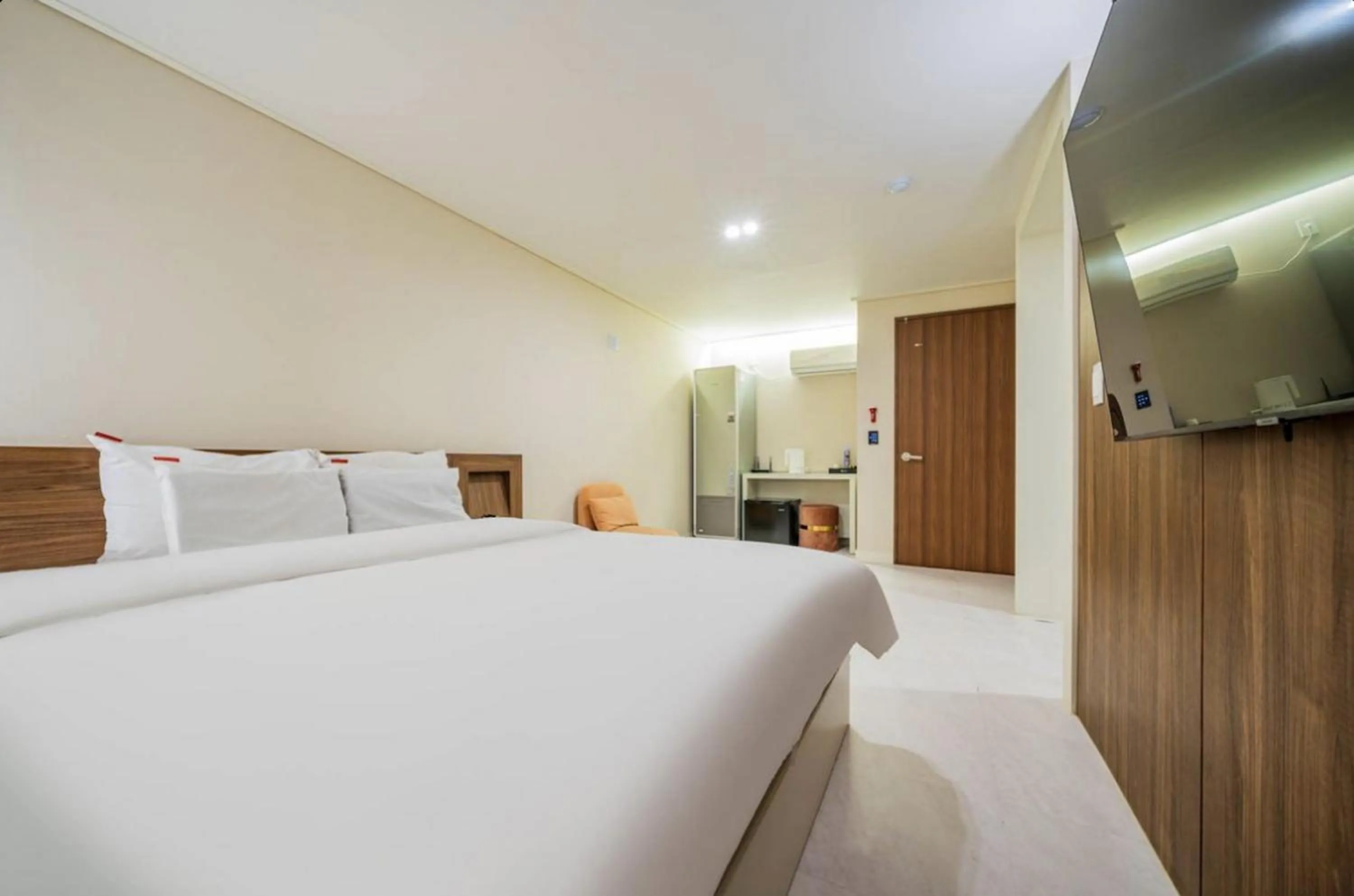 Bed in Icon Hotel Gunsan