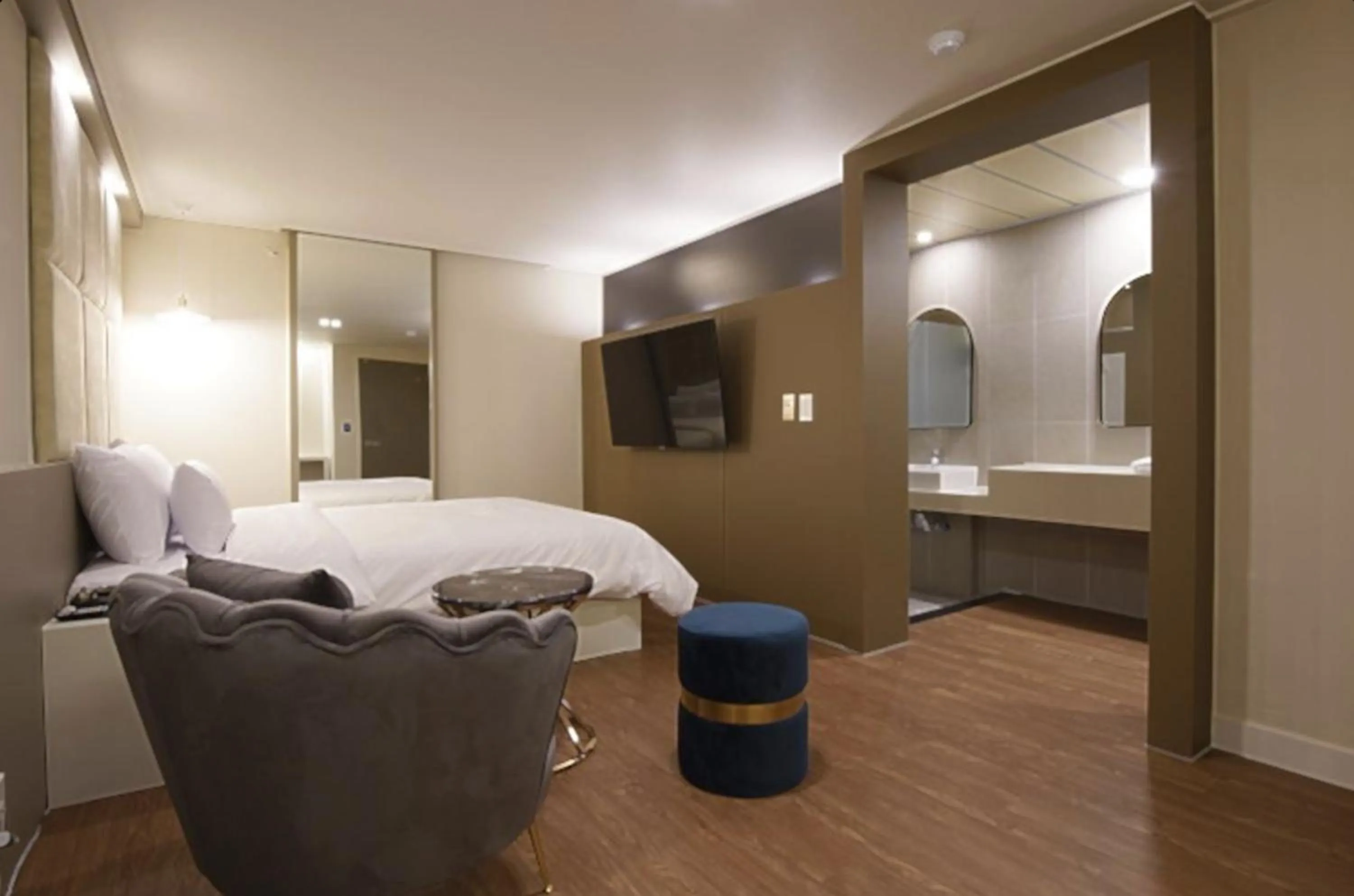 Bed in Icon Hotel Gunsan