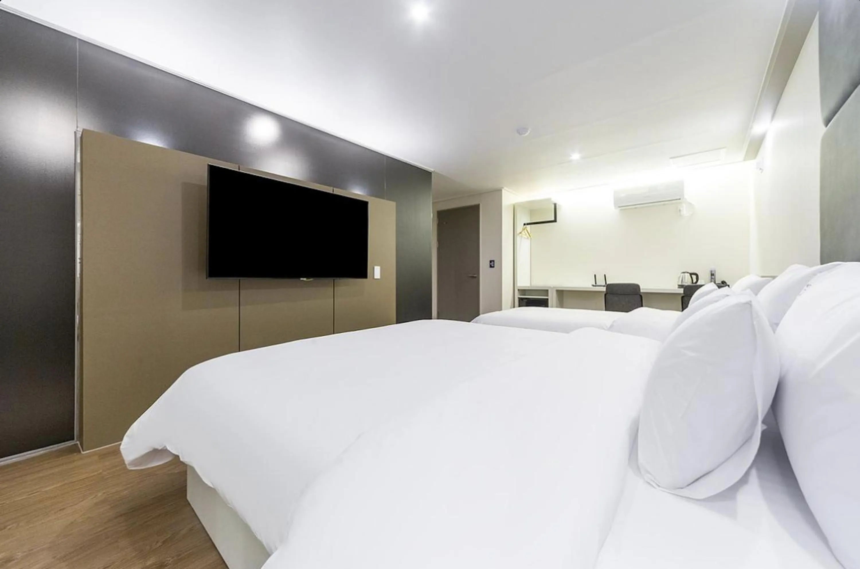 Bed in Icon Hotel Gunsan