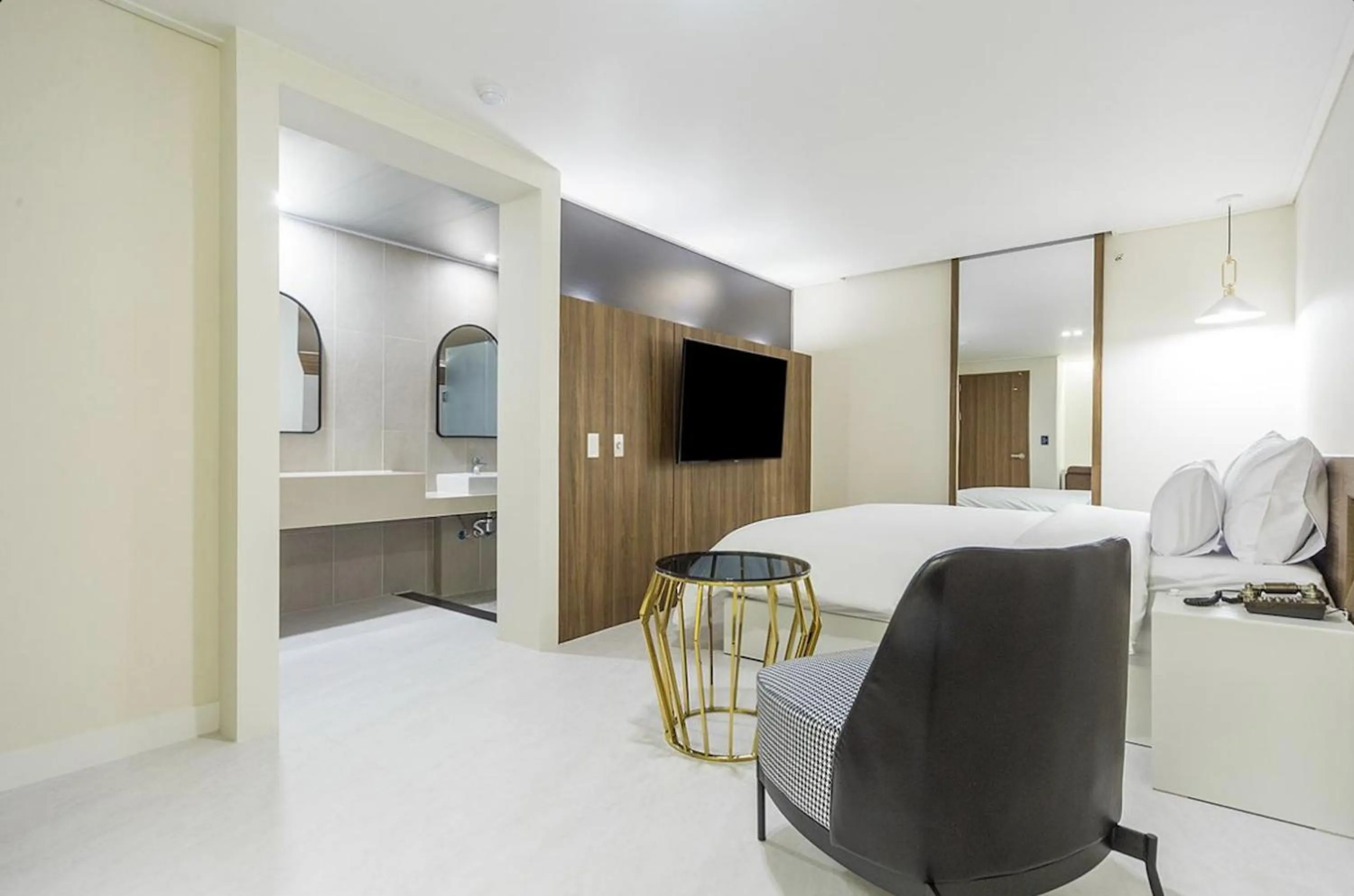 Bed in Icon Hotel Gunsan