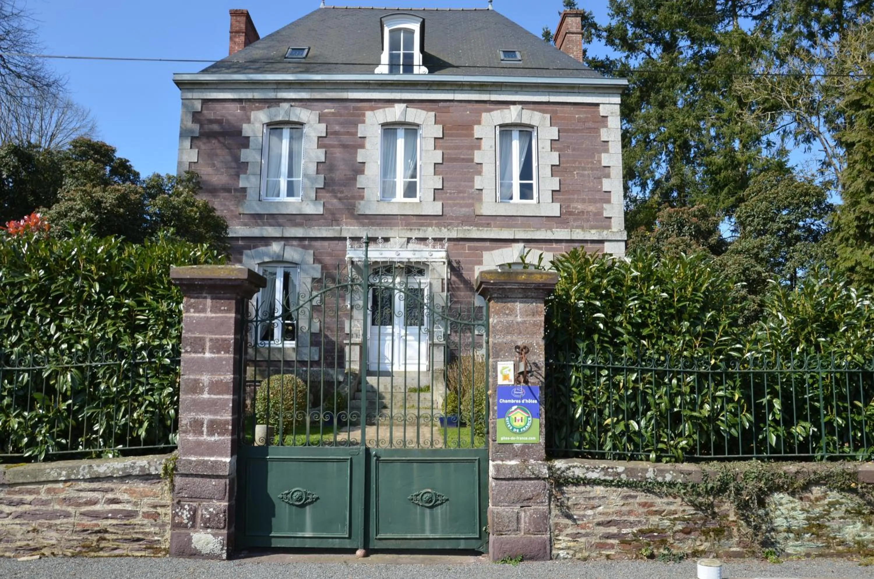 Facade/entrance in La Sévinais