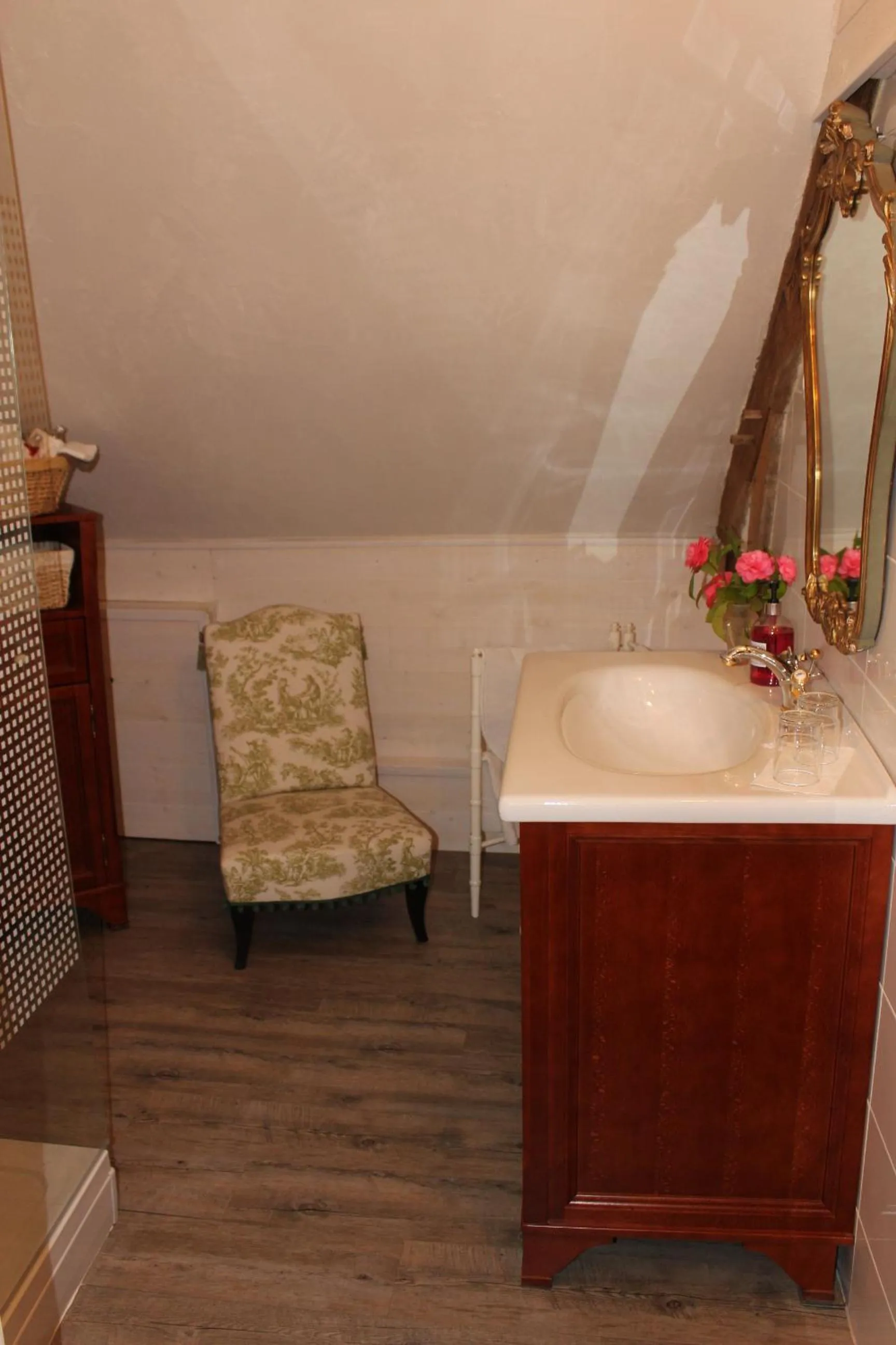 Bathroom in La Sévinais