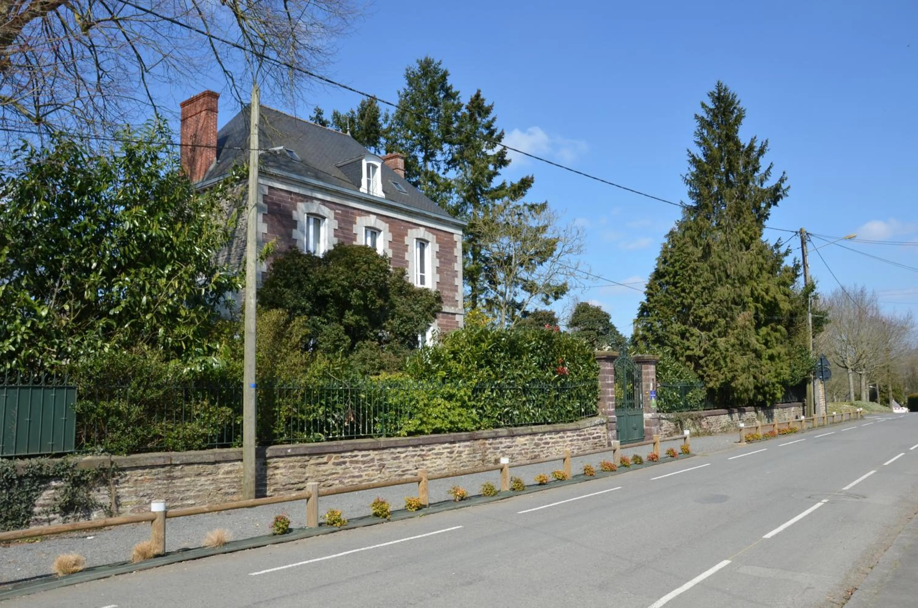 Facade/entrance in La Sévinais