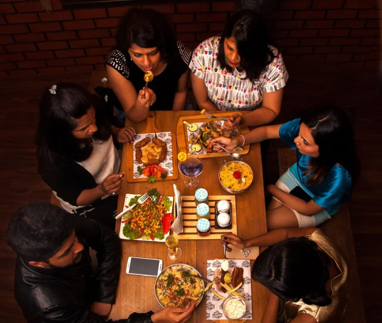 Restaurant/places to eat in Hotel Vivek