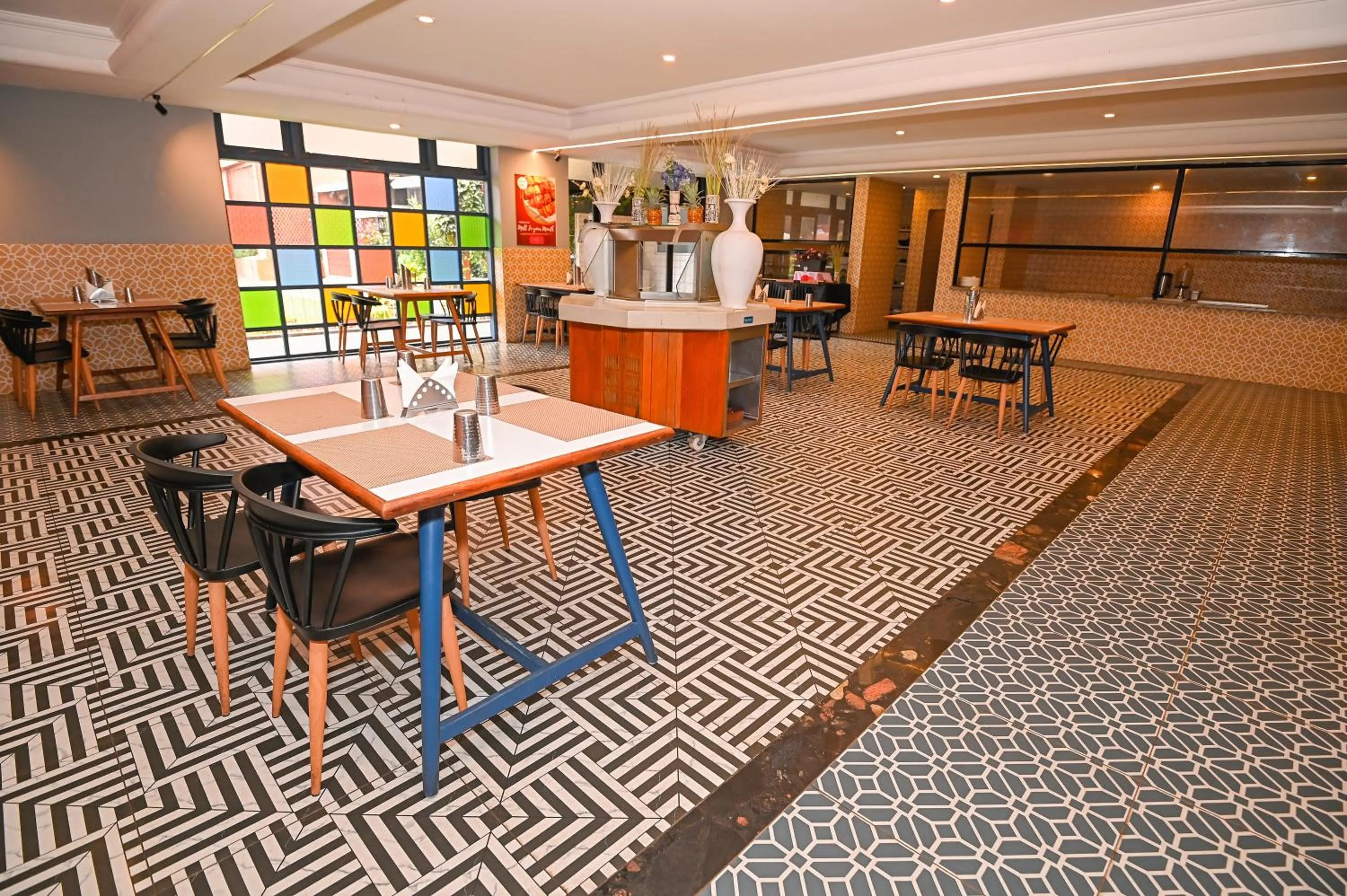 Restaurant/places to eat in Hotel Vivek