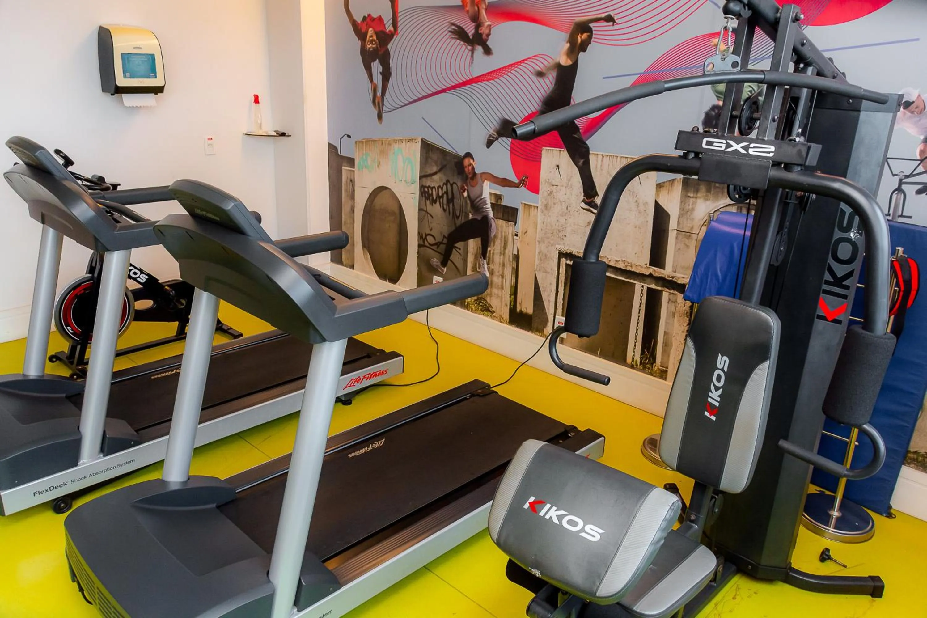 Fitness centre/facilities in Golden Tower Shopping by Fênix Hotéis