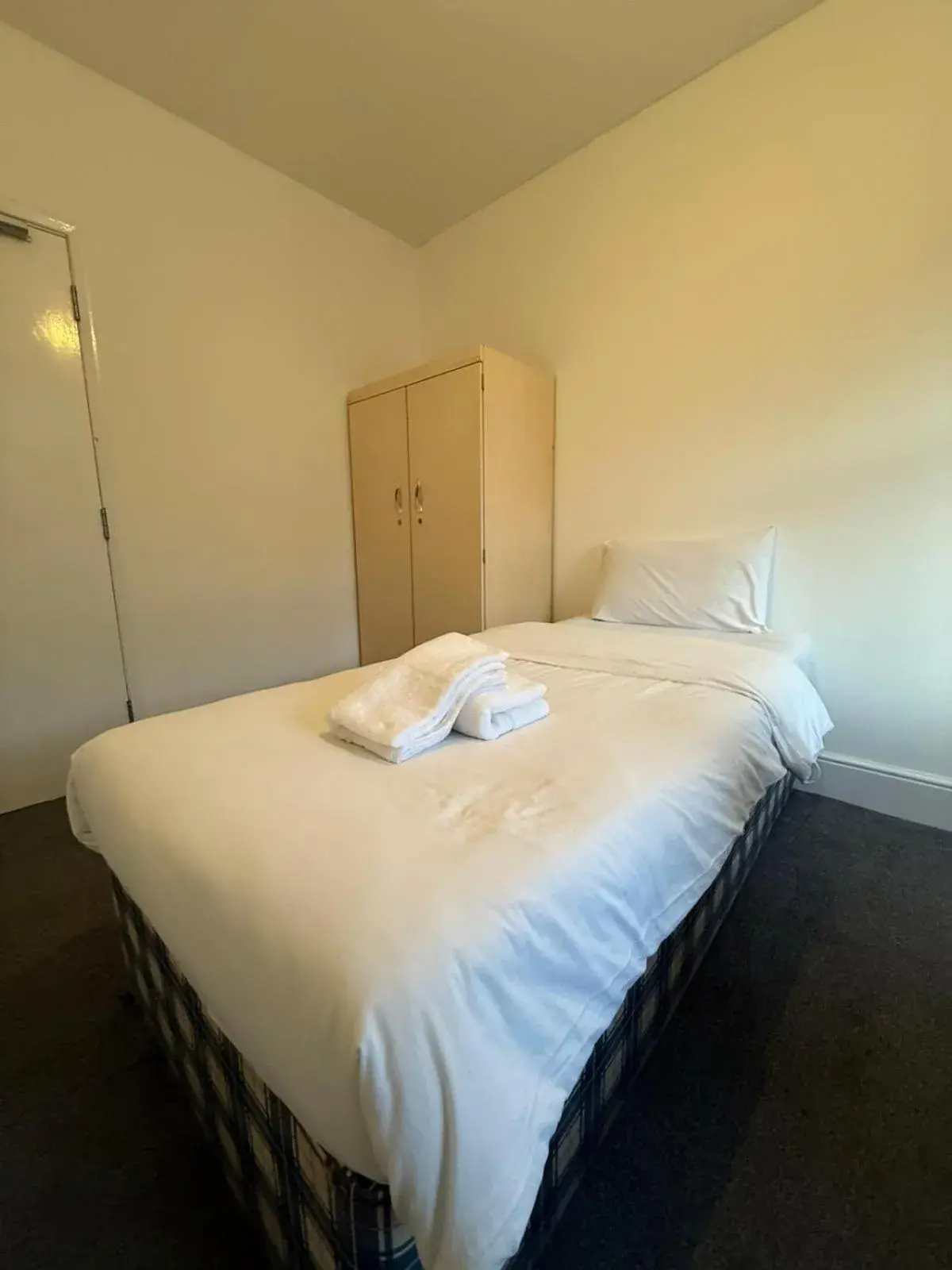 Standard Twin Room with Shared Bathroom in Swanvale Lodge Hotel Standard Twin Room with Shared Bathroom in Swanvale Lodge Hotel