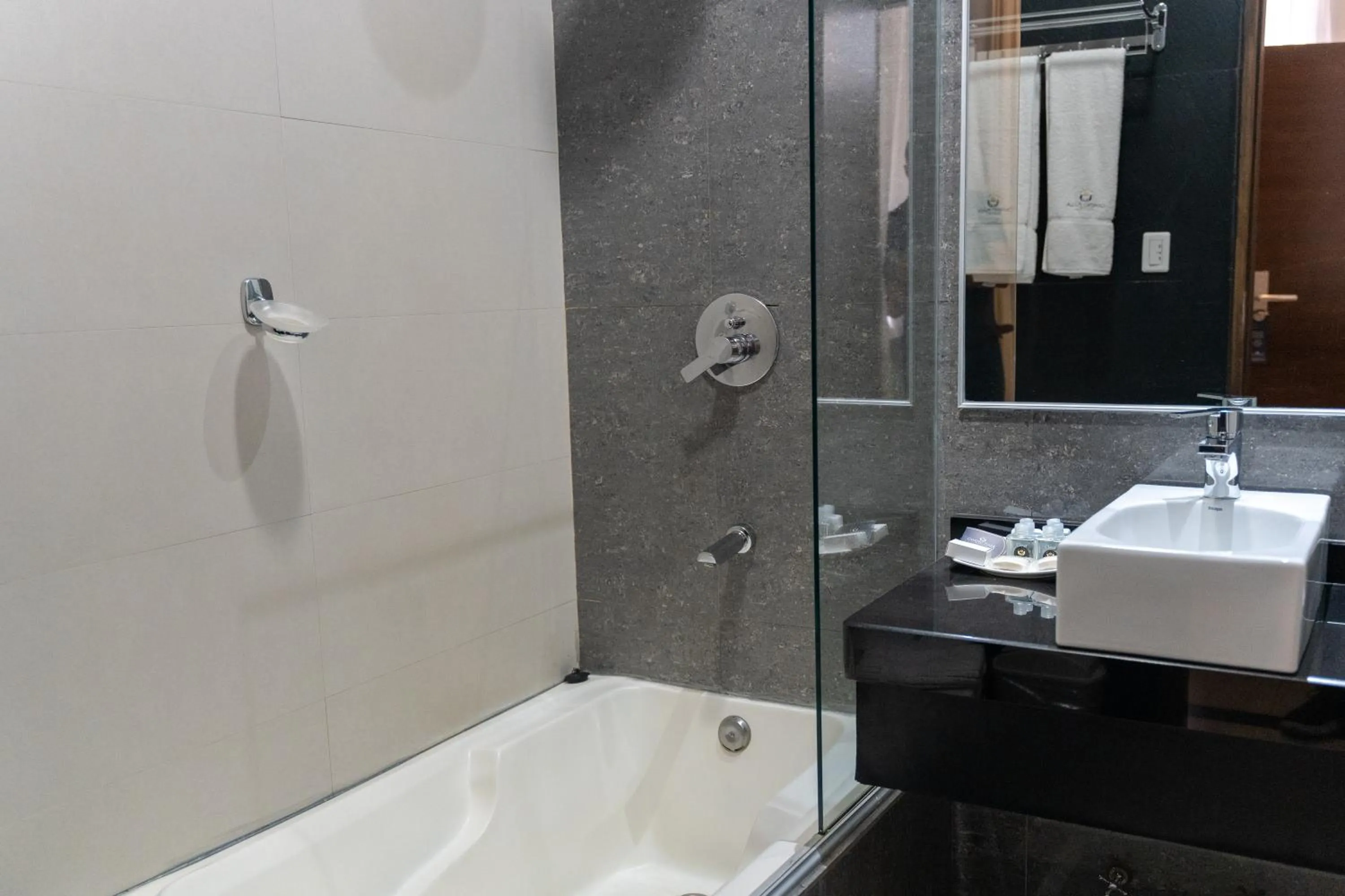 Shower in Camino Plaza