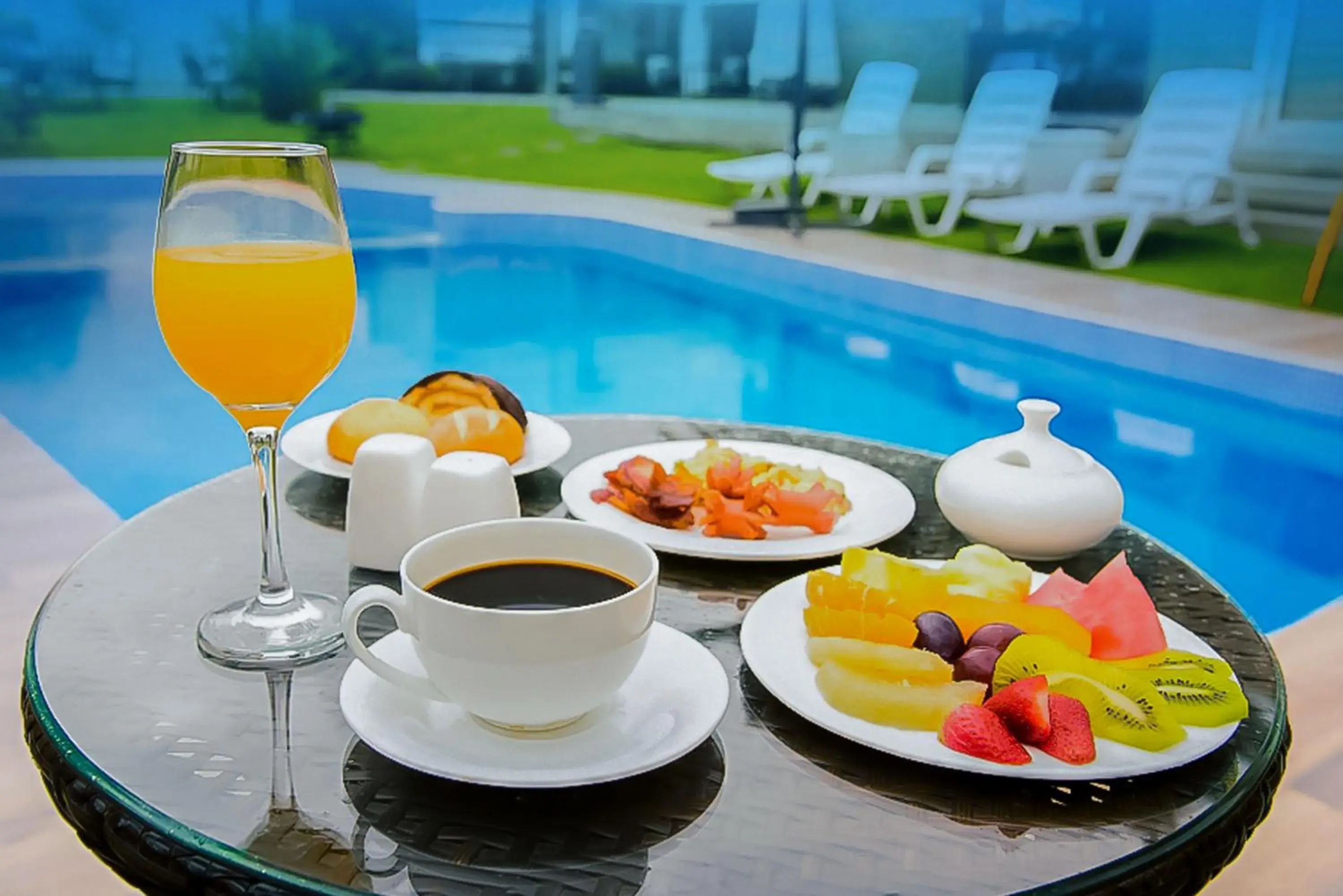 Food and drinks in Camino Plaza Food and drinks in Camino Plaza