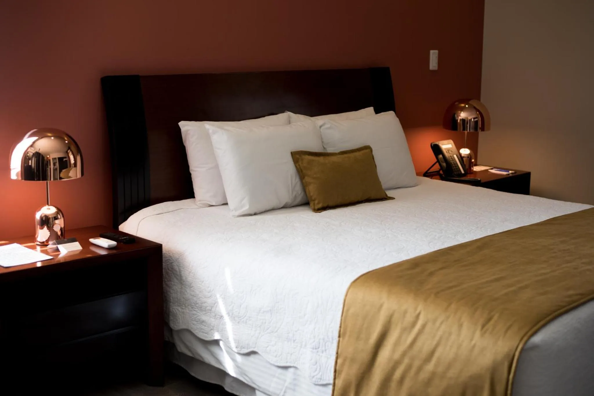 Photo of the whole room, Bed in Camino Plaza