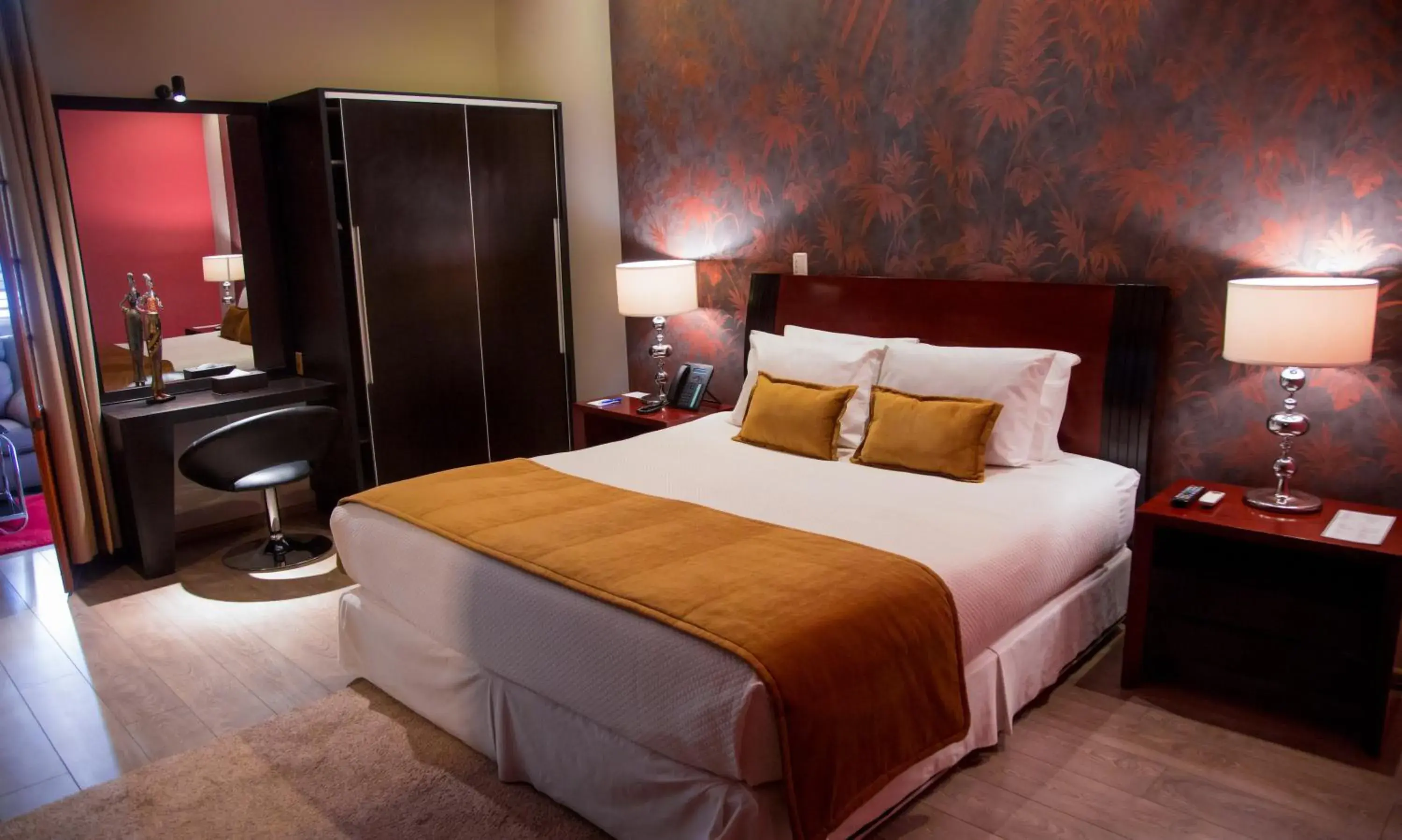 King Suite in Camino Plaza King Suite in Camino Plaza