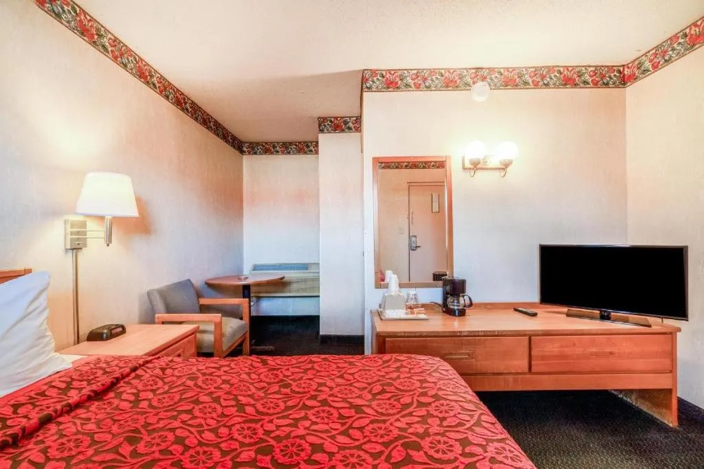 Bed in Ozark Junction Inn