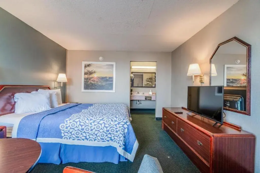 Queen Room - single occupancy - Disability Access in Ozark Junction Inn Queen Room - single occupancy - Disability Access in Ozark Junction Inn