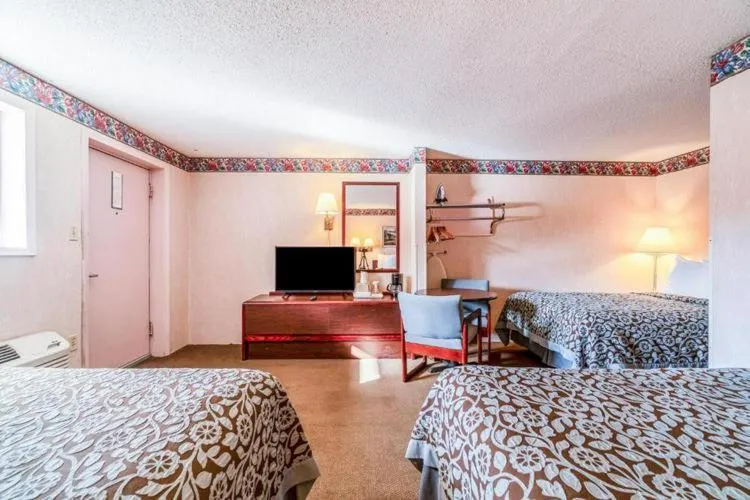 Bed in Ozark Junction Inn