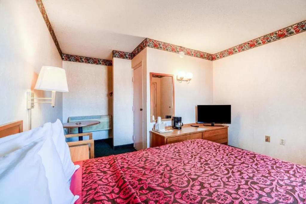 Bed in Ozark Junction Inn