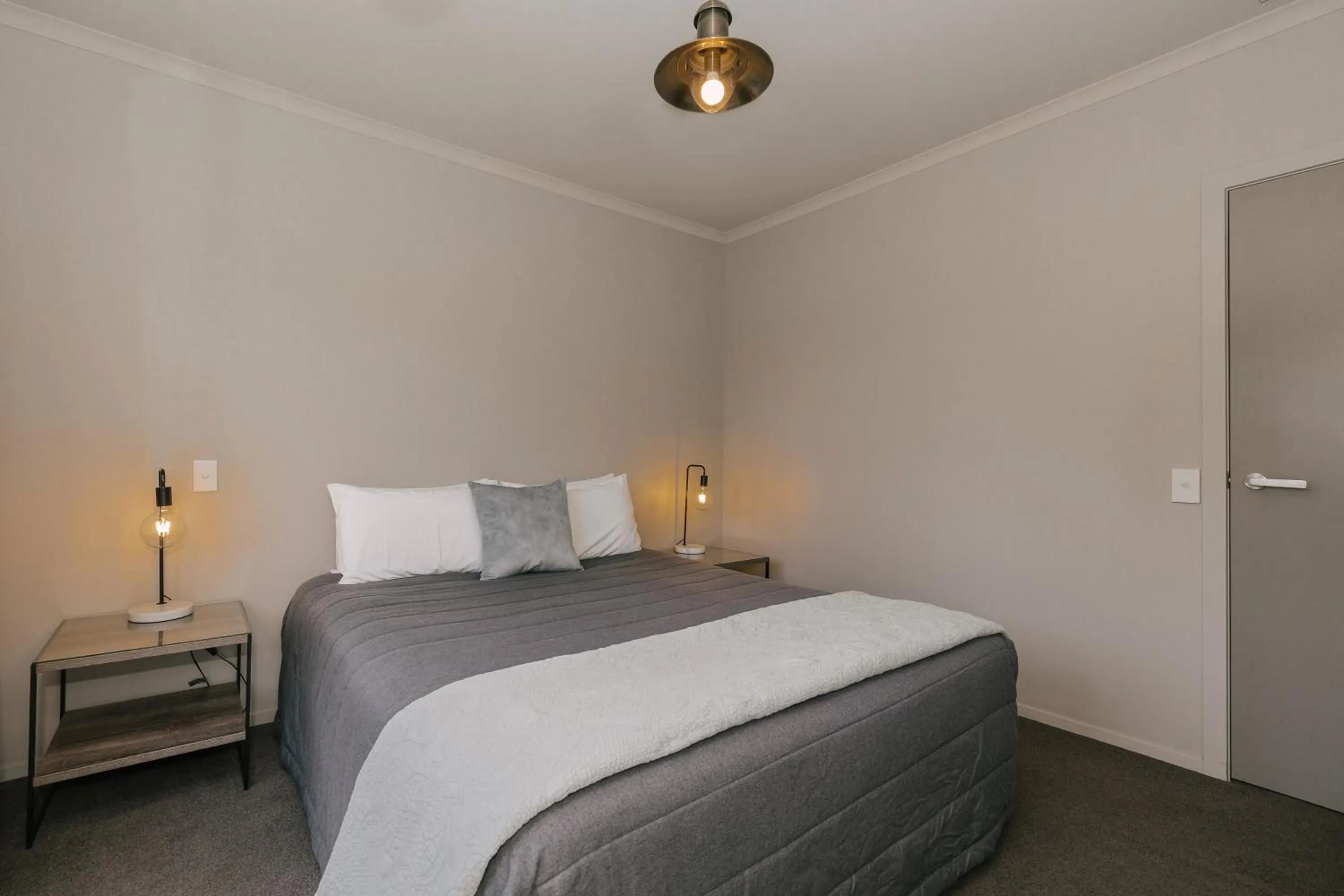 Bedroom, Bed in South Street West Motel