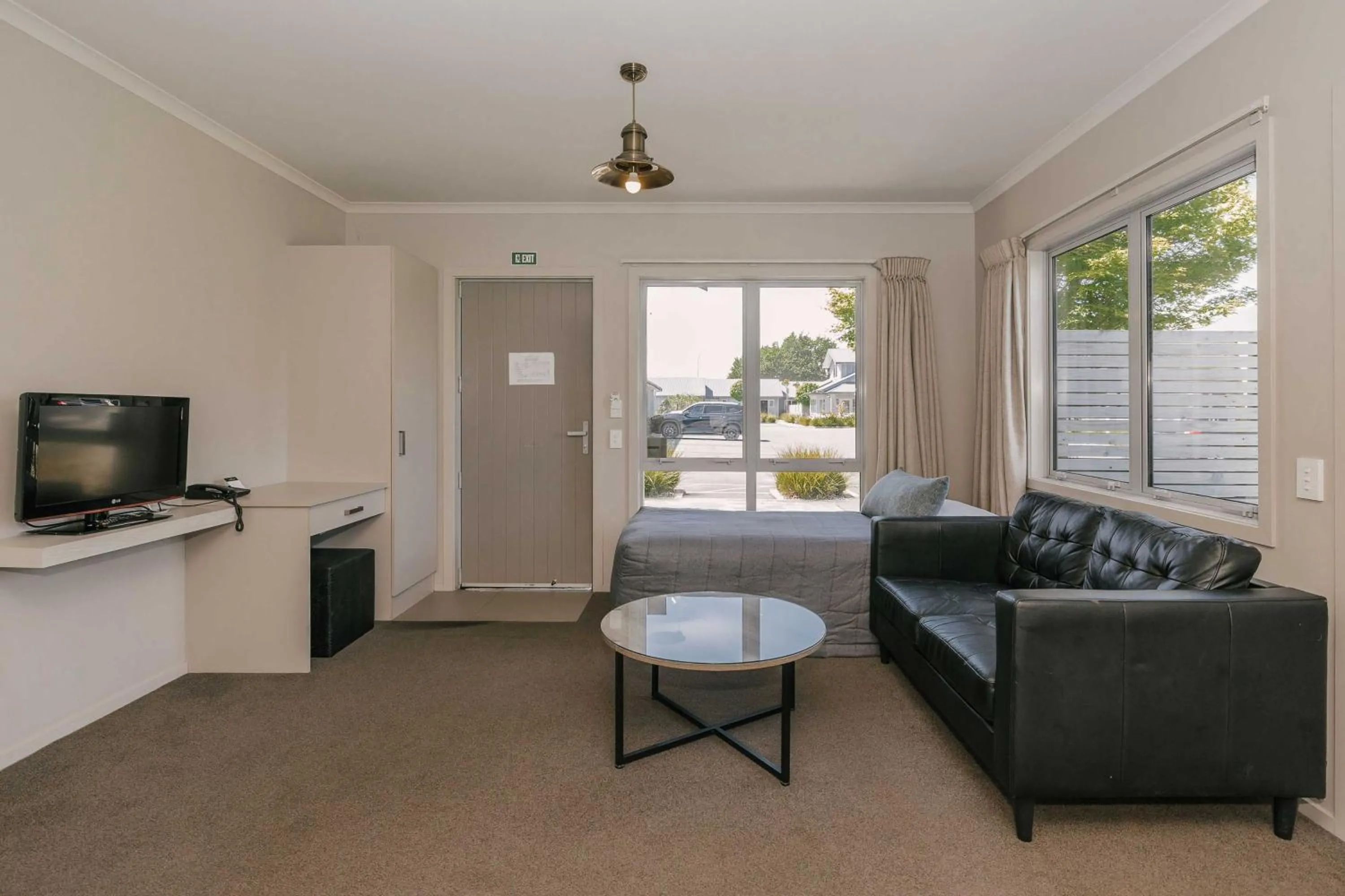 Living room in South Street West Motel