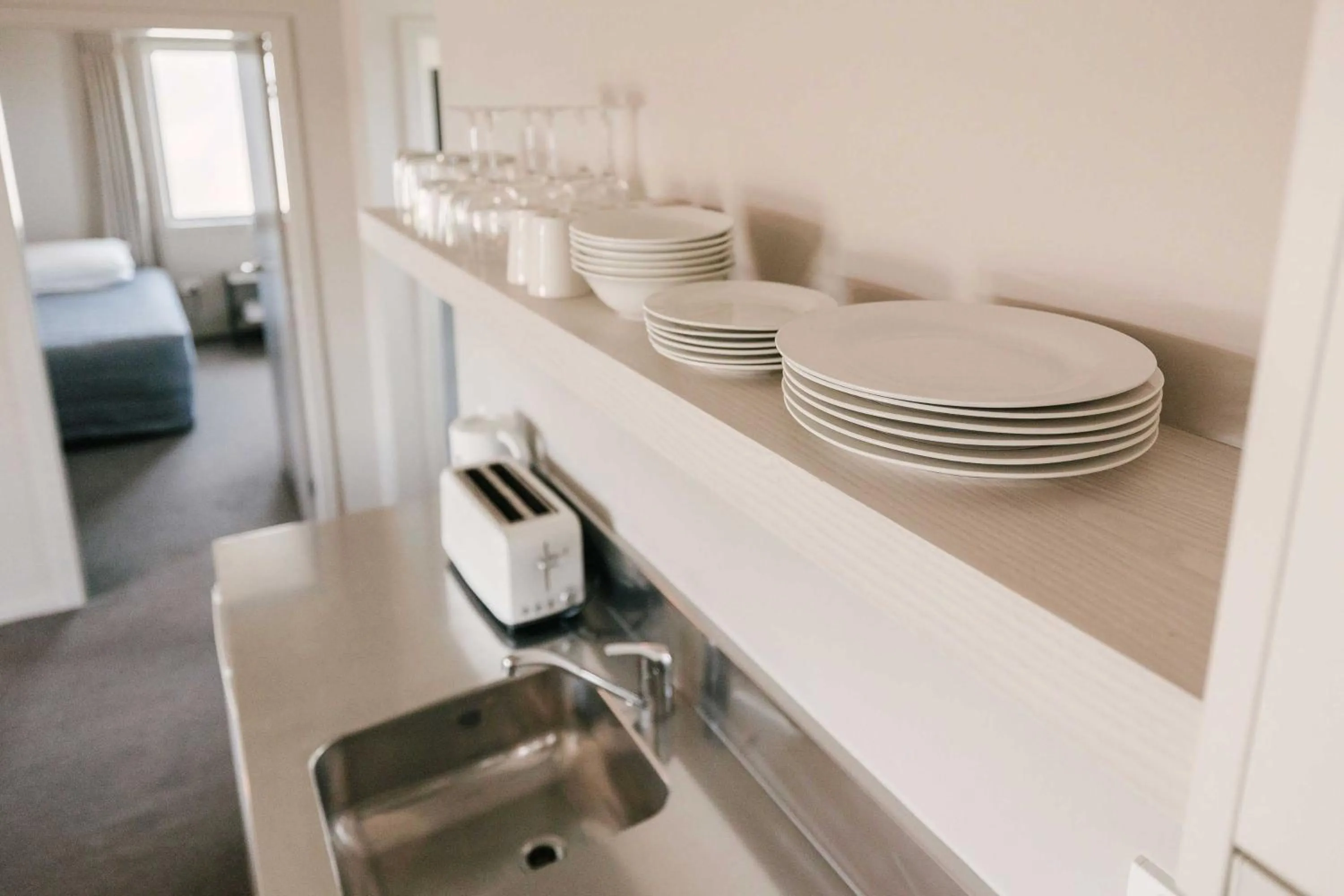 Kitchen or kitchenette, Bed in South Street West Motel