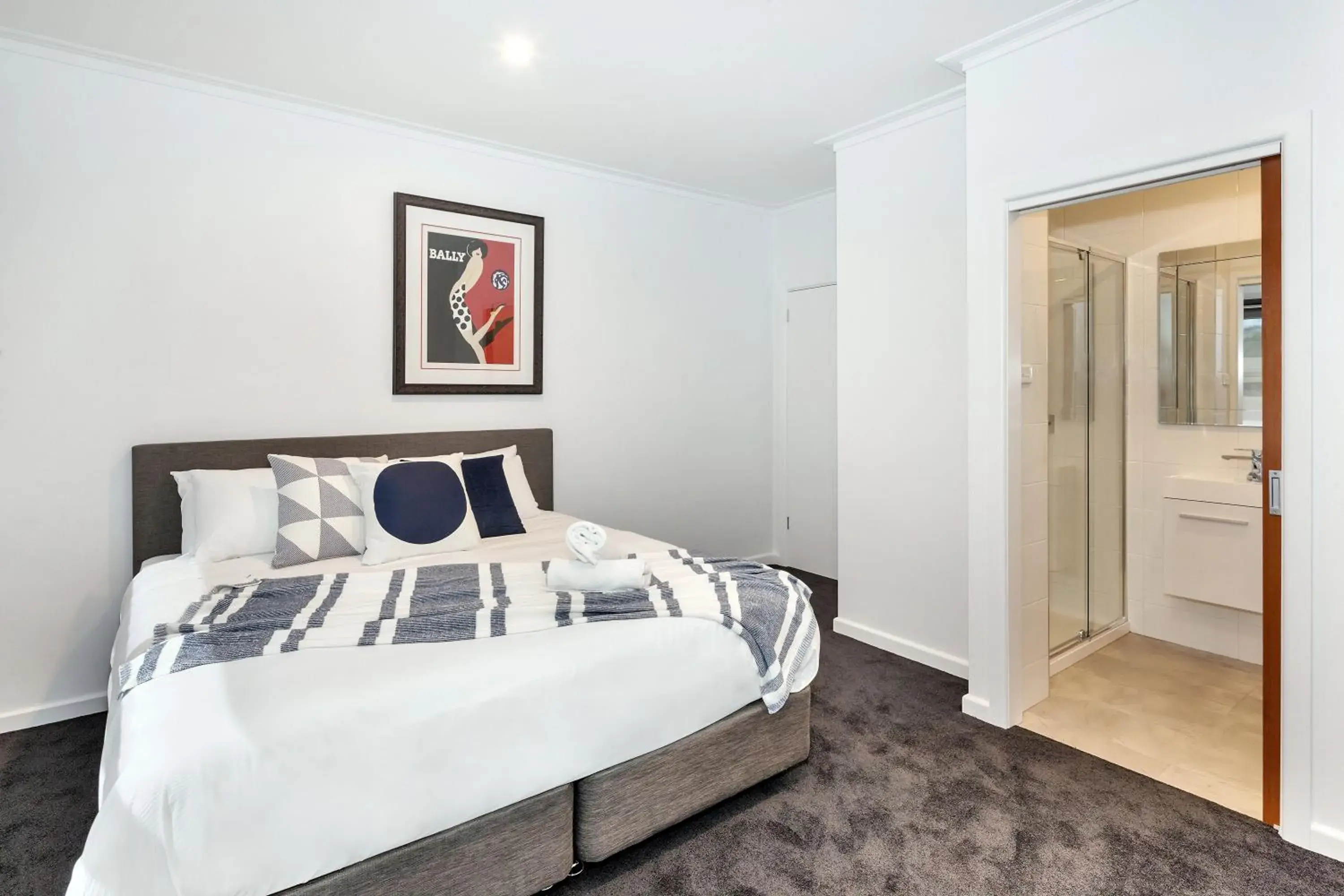 Grove St - Lake View - Two-Bedroom Two-Bathroom Apartment in Lake Wendouree Luxury Apartments Grove St - Lake View - Two-Bedroom Two-Bathroom Apartment in Lake Wendouree Luxury Apartments