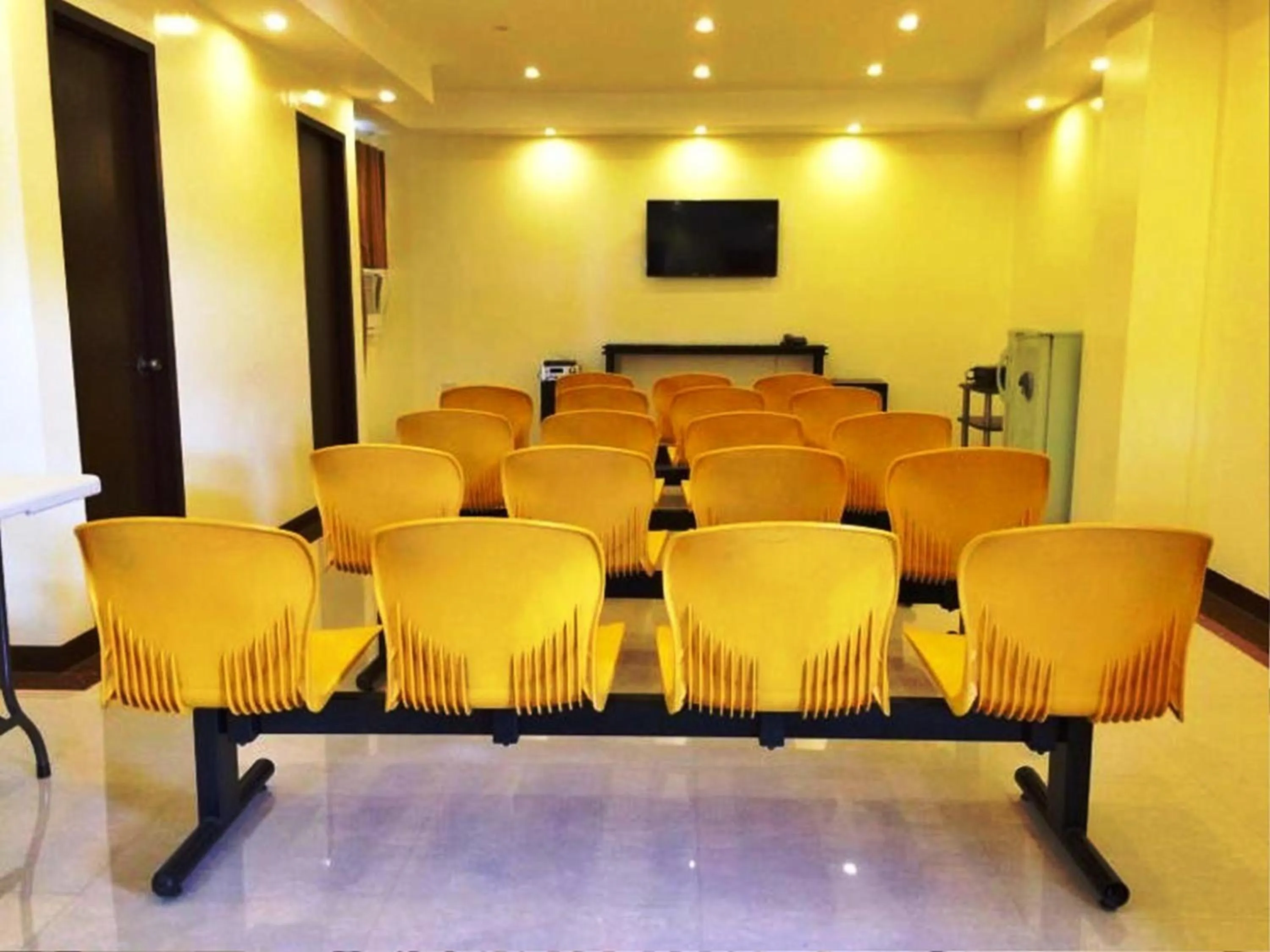Meeting/conference room in Rainbowland Hotel