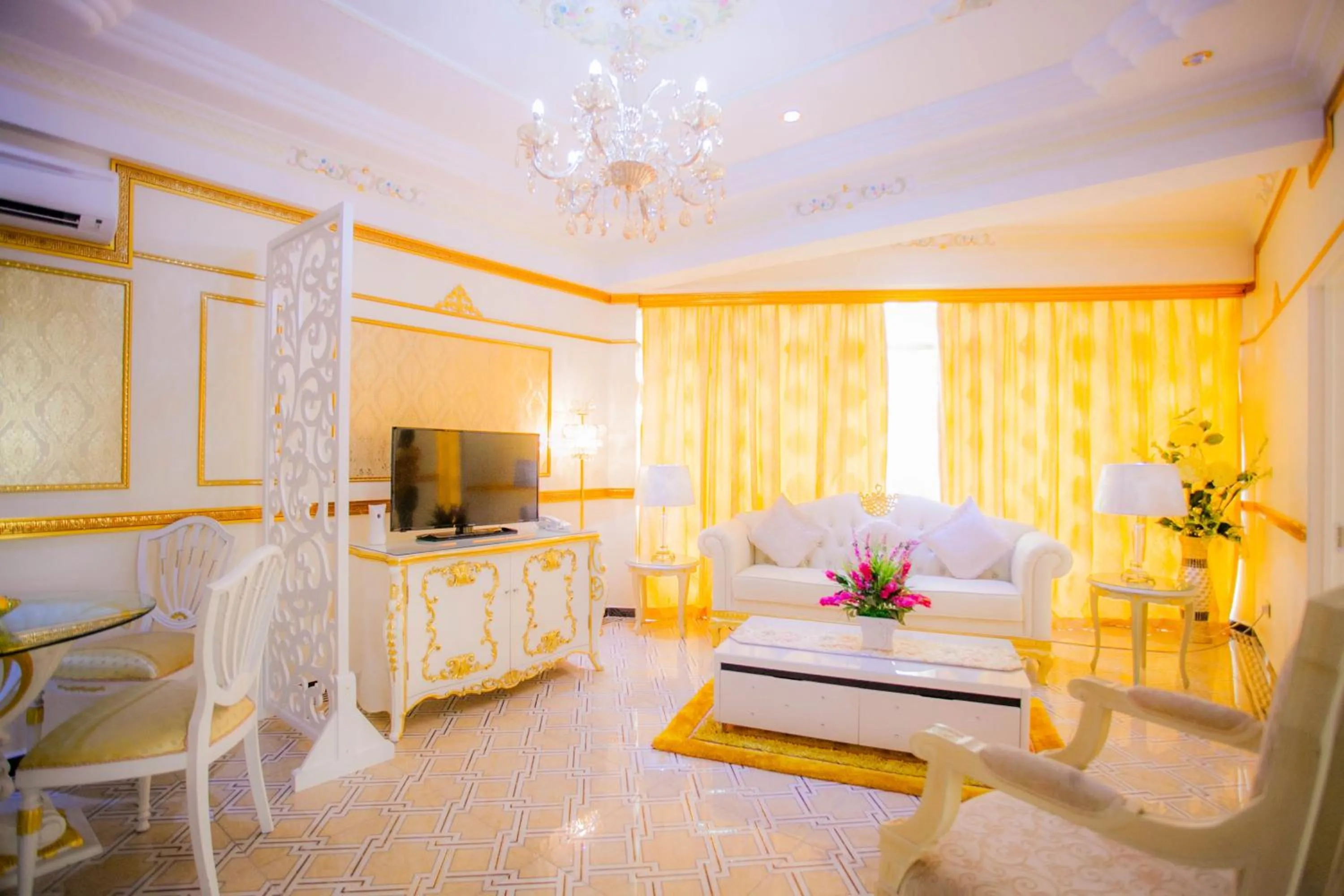 Dining area in Lace Boutique Hotel