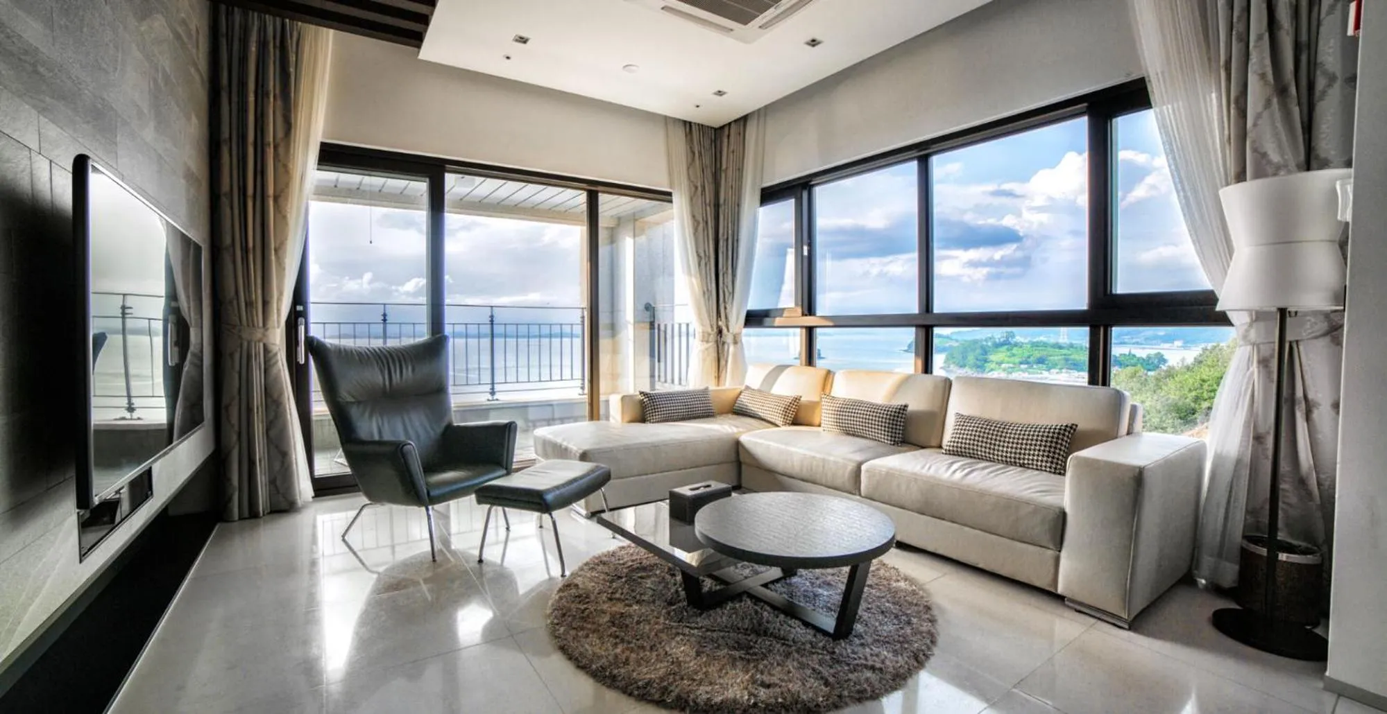 TV and multimedia in Lapis Hotel Namhae