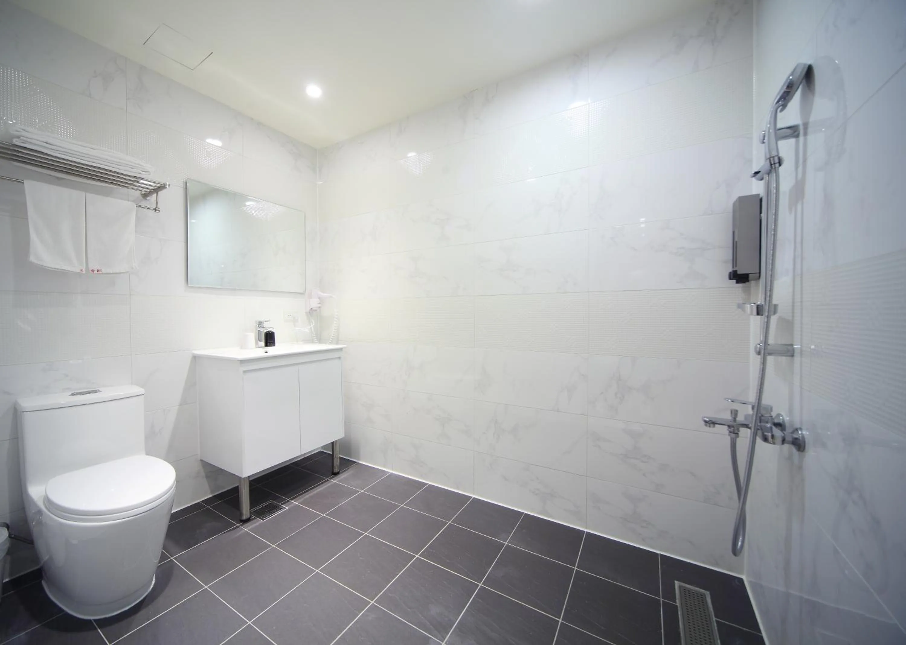Bathroom in E-House Xining Branch
