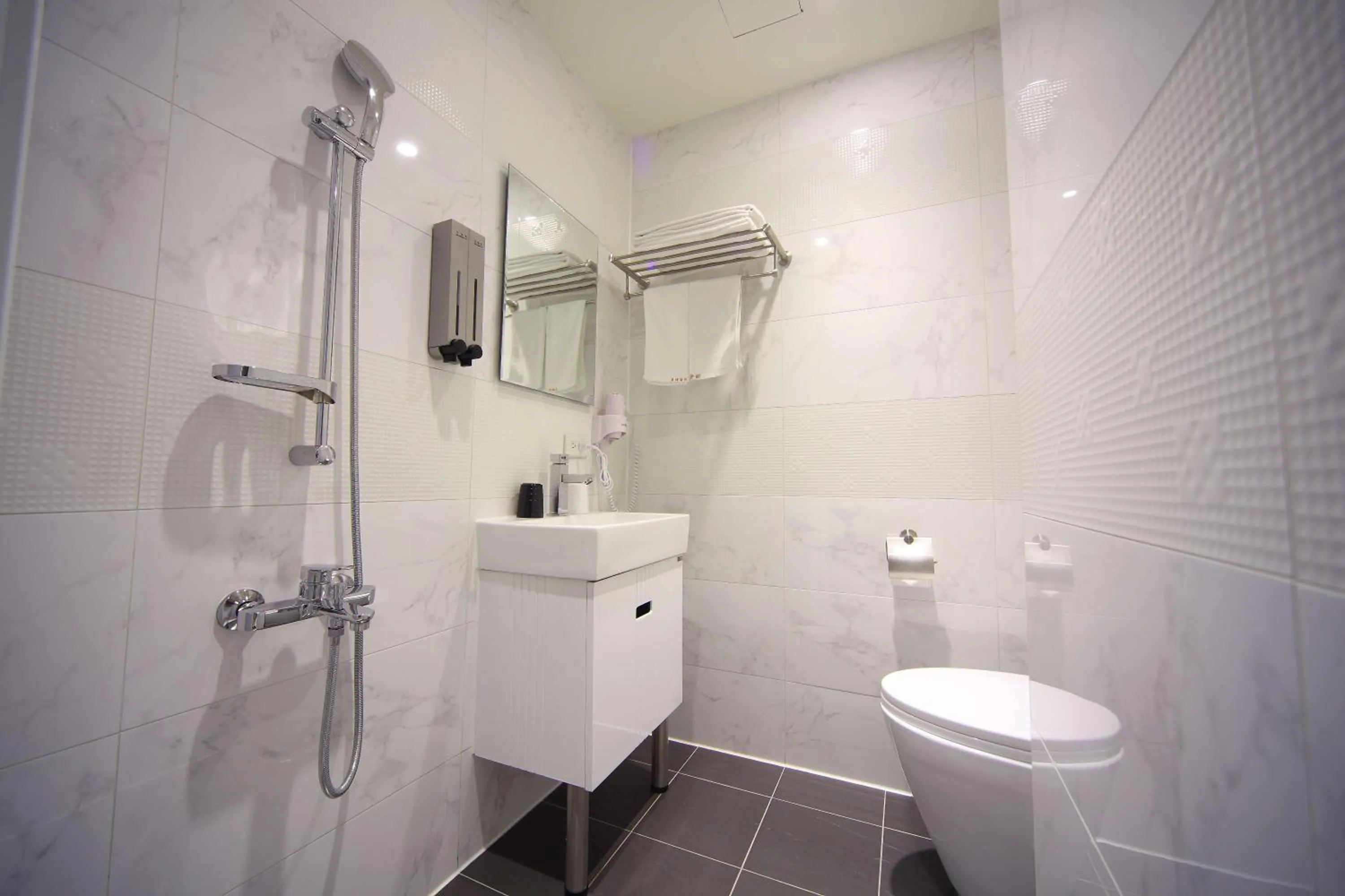 Bathroom in E-House Xining Branch