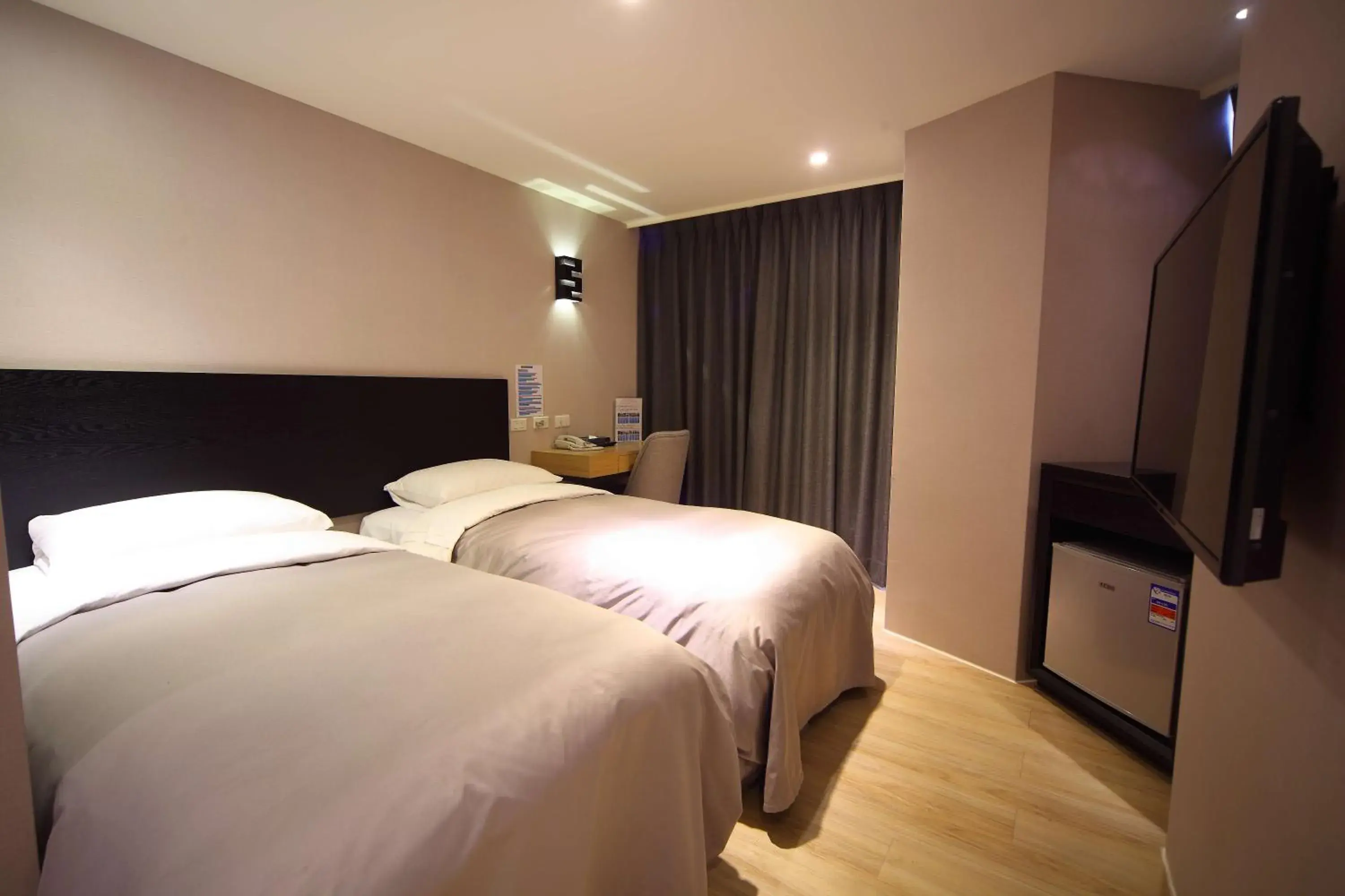 Photo of the whole room, Bed in E-House Xining Branch Photo of the whole room, Bed in E-House Xining Branch